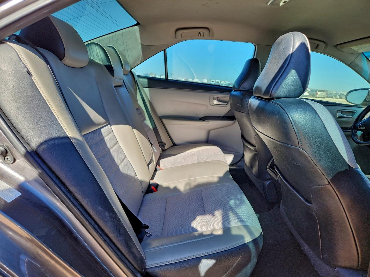 2016 TOYOTA CAMRY LE photo 10