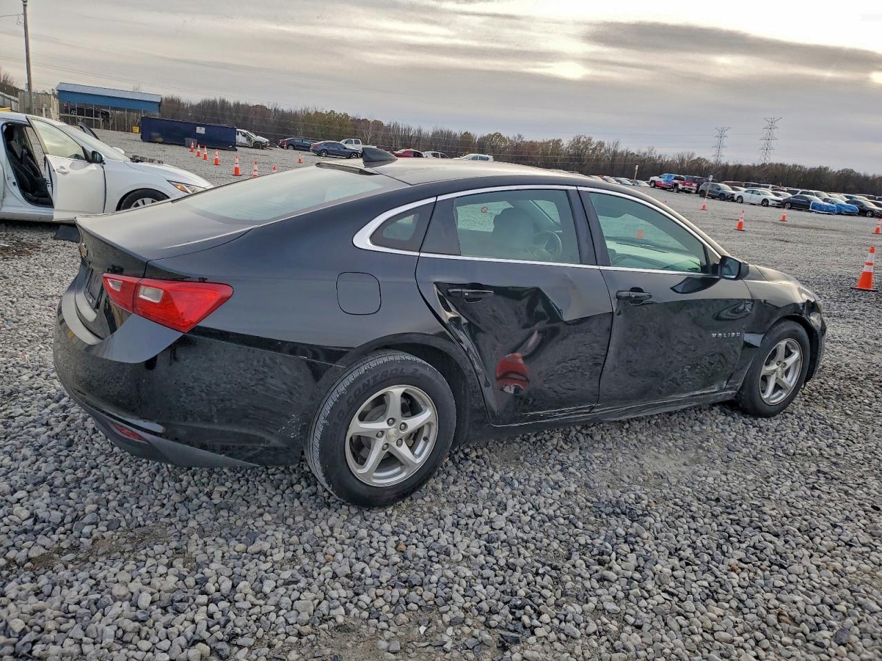 2017 CHEVROLET MALIBU LS photo 3