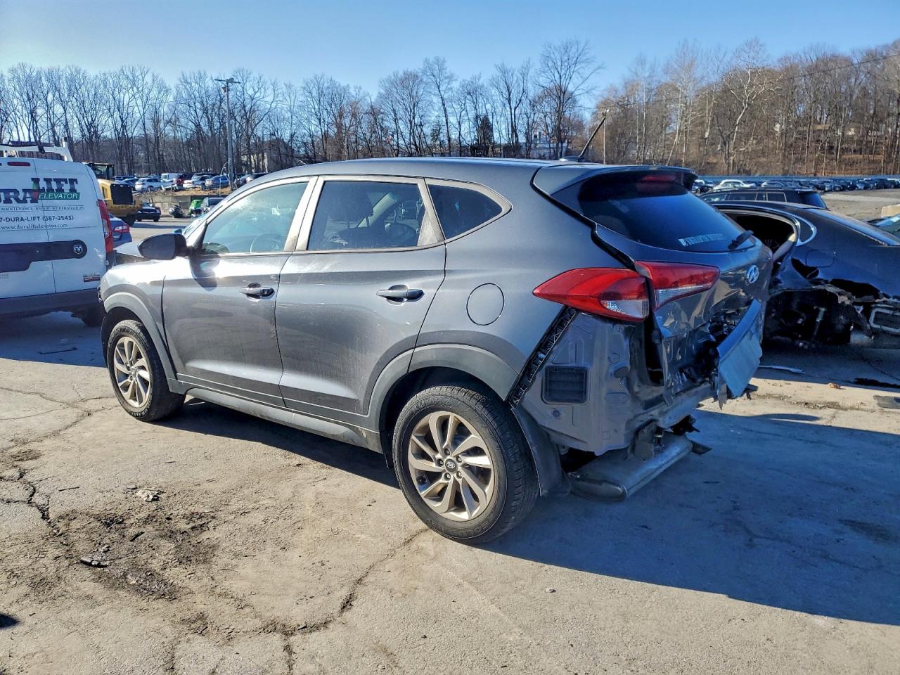2017 HYUNDAI TUCSON SE photo 2