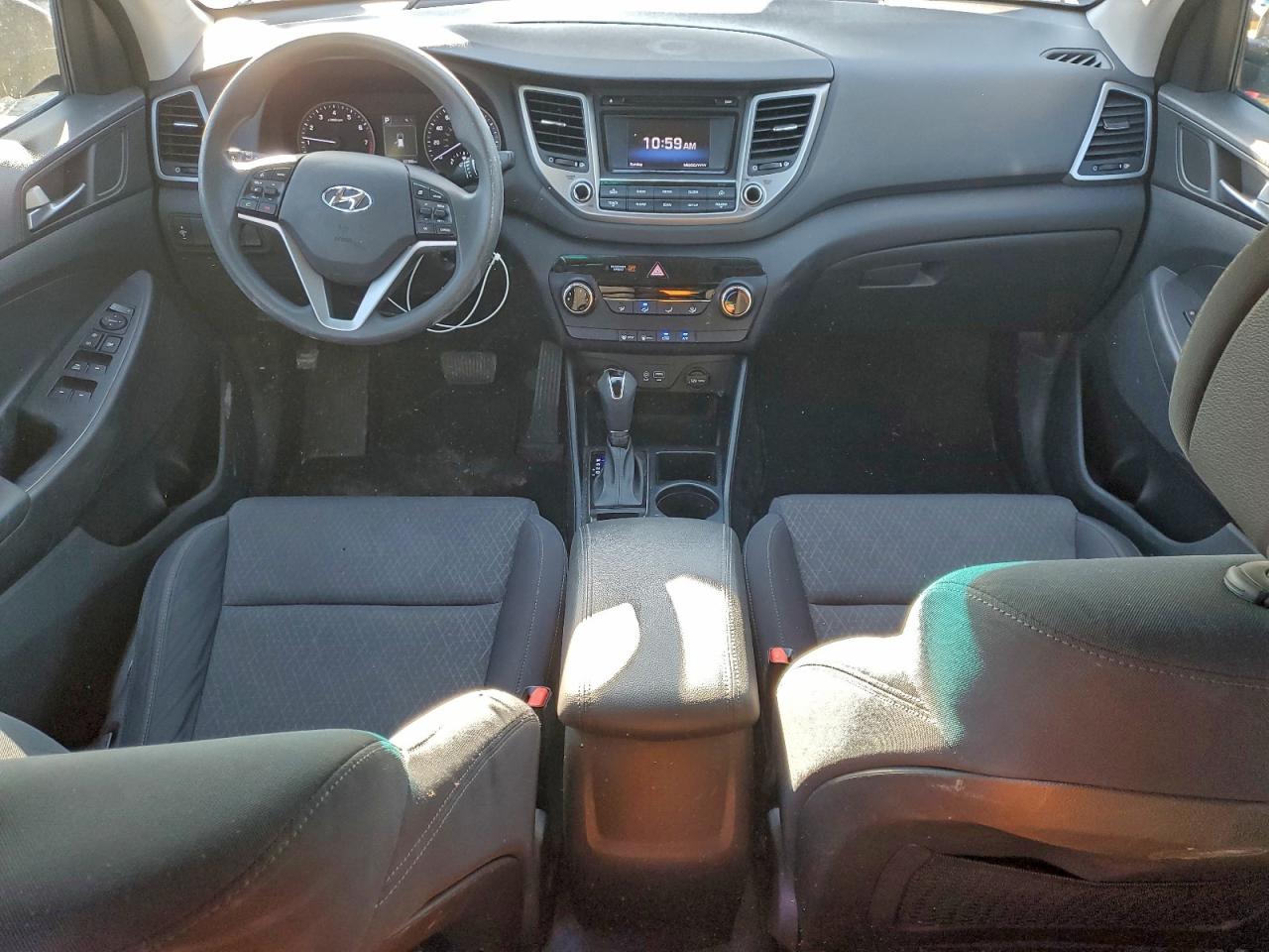 2017 HYUNDAI TUCSON SE photo 8