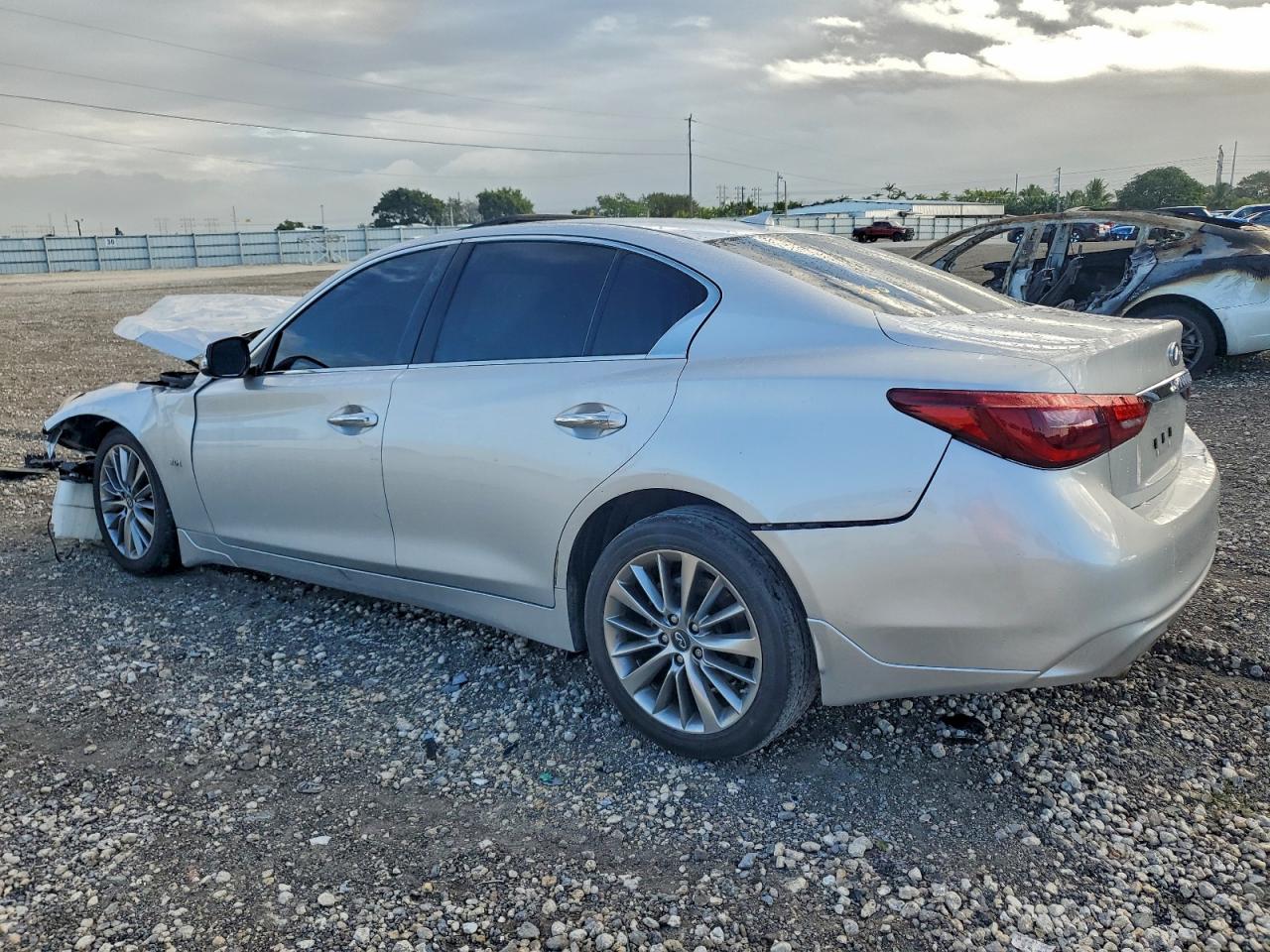 2018 INFINITI Q50 LUXE photo 2