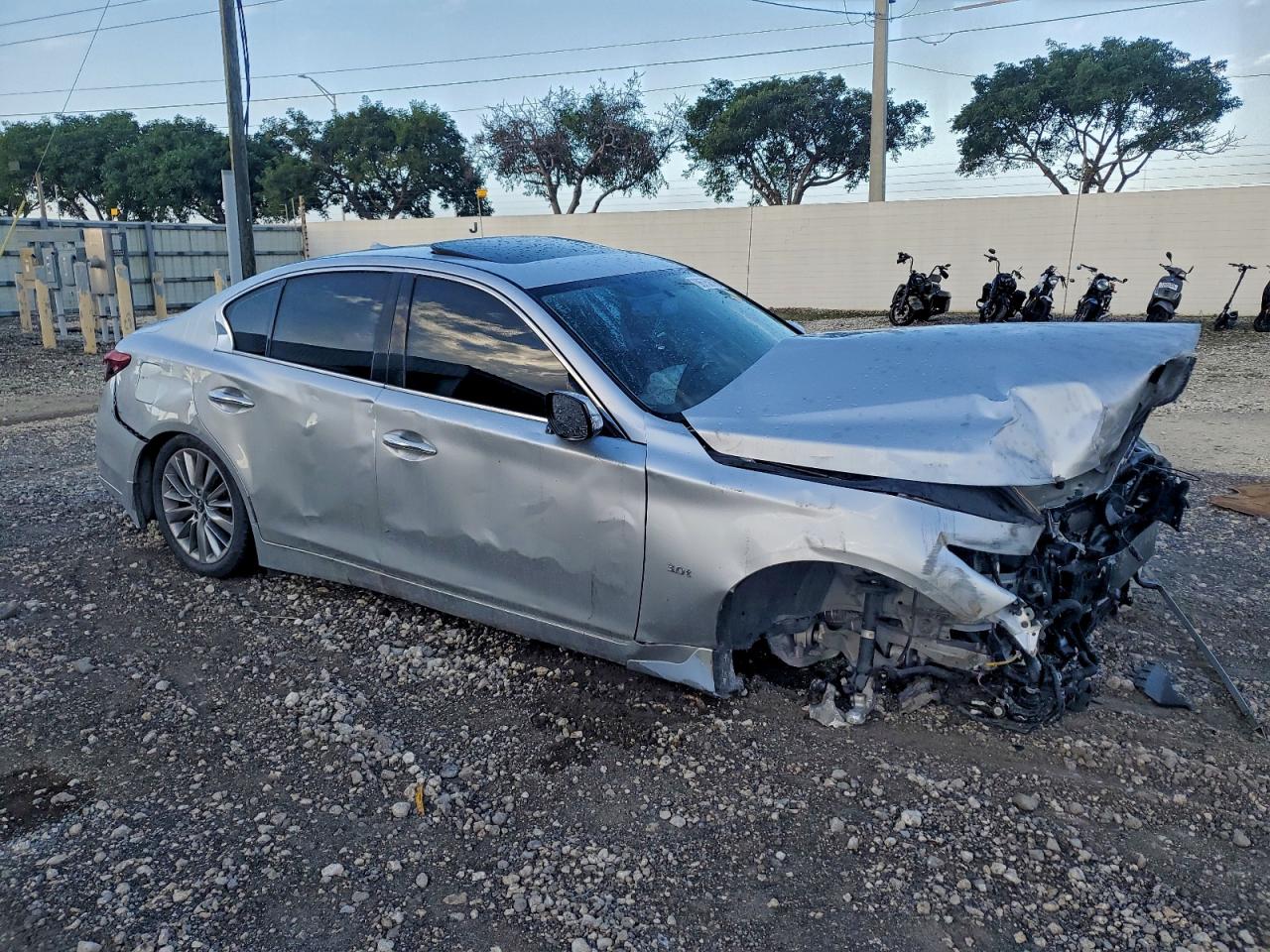 2018 INFINITI Q50 LUXE photo 4