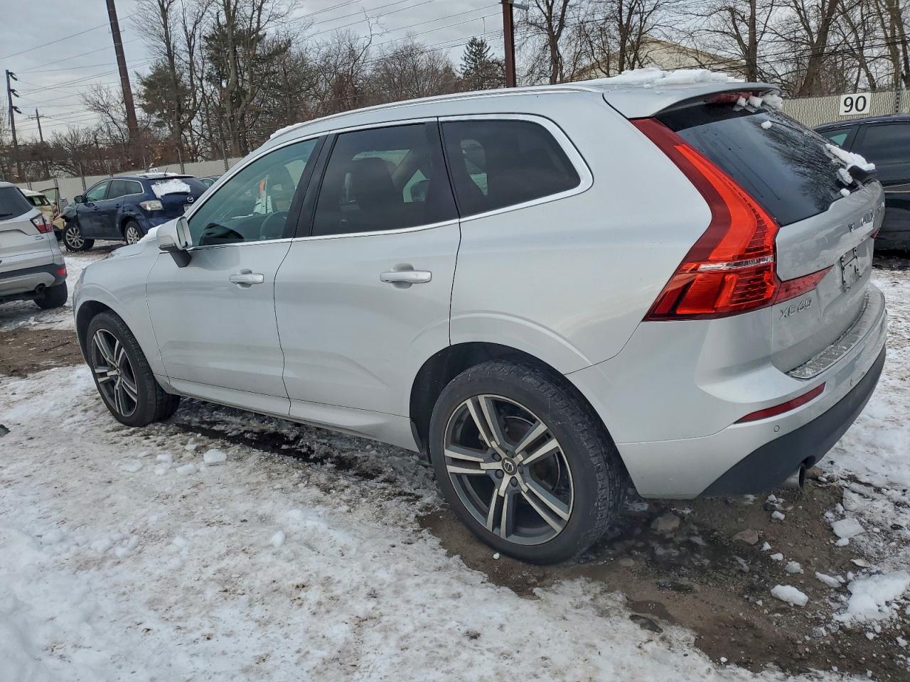 2021 VOLVO XC60 T5 MOMENTUM photo 2
