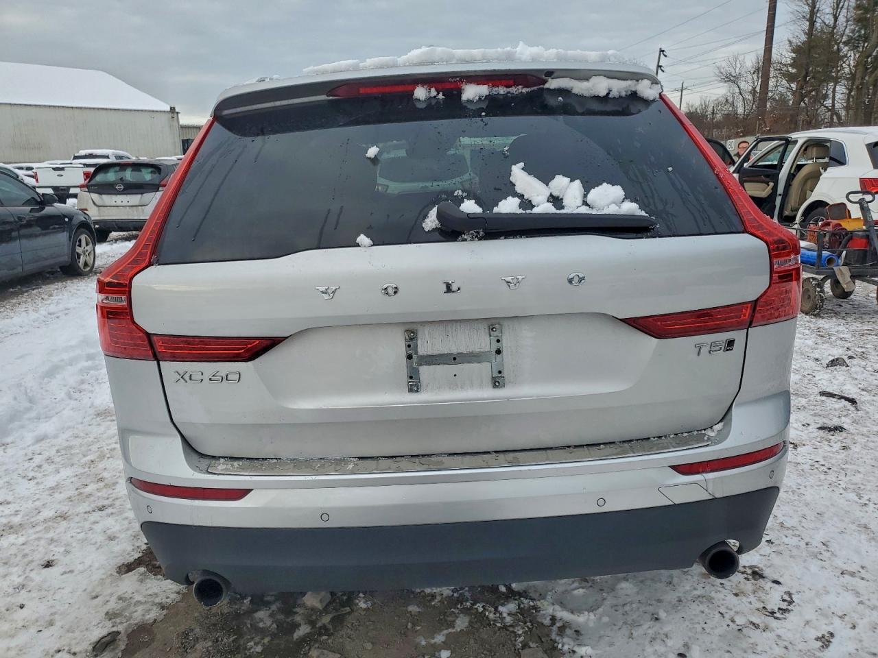 2021 VOLVO XC60 T5 MOMENTUM photo 6