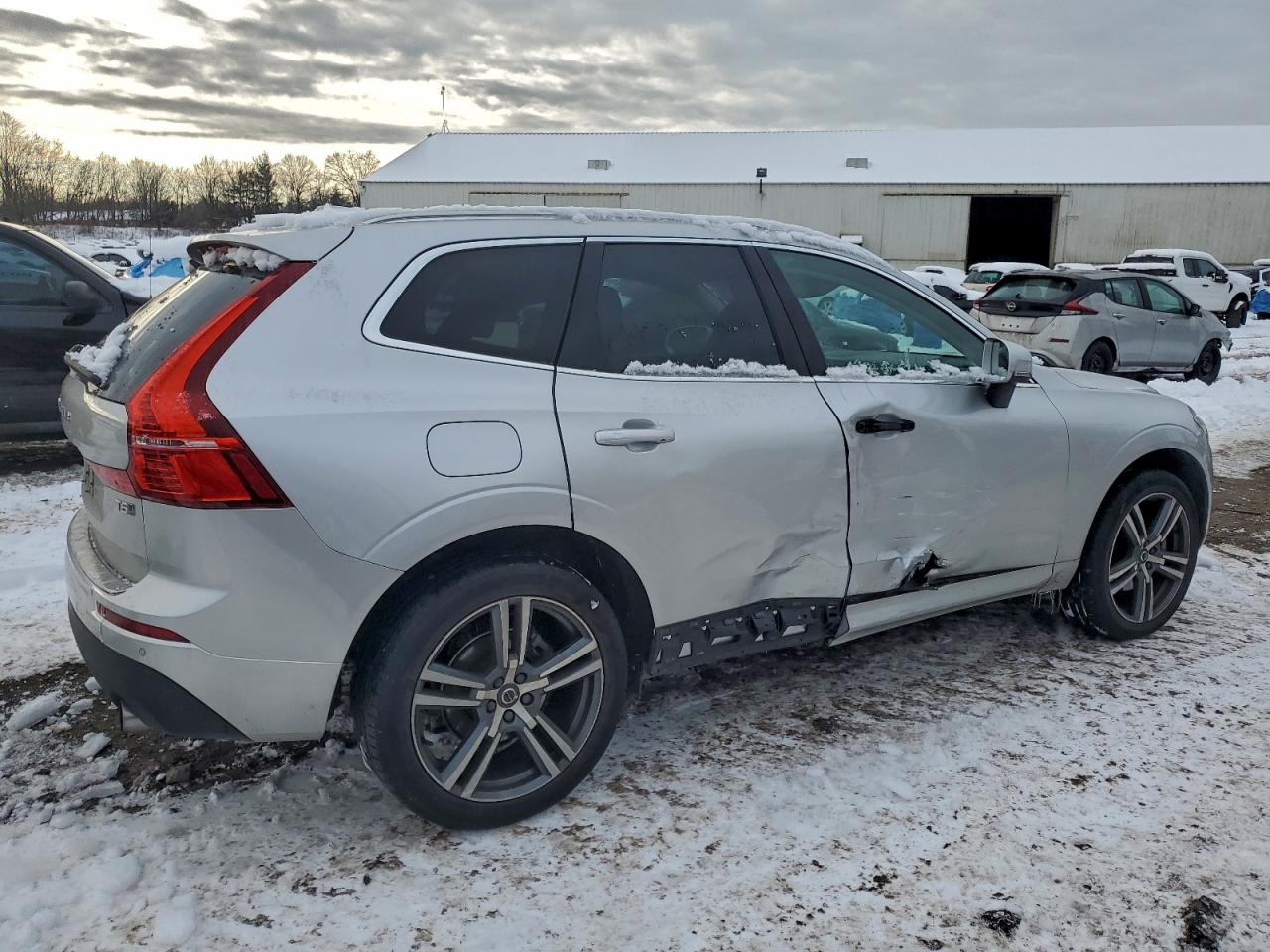2021 VOLVO XC60 T5 MOMENTUM photo 3