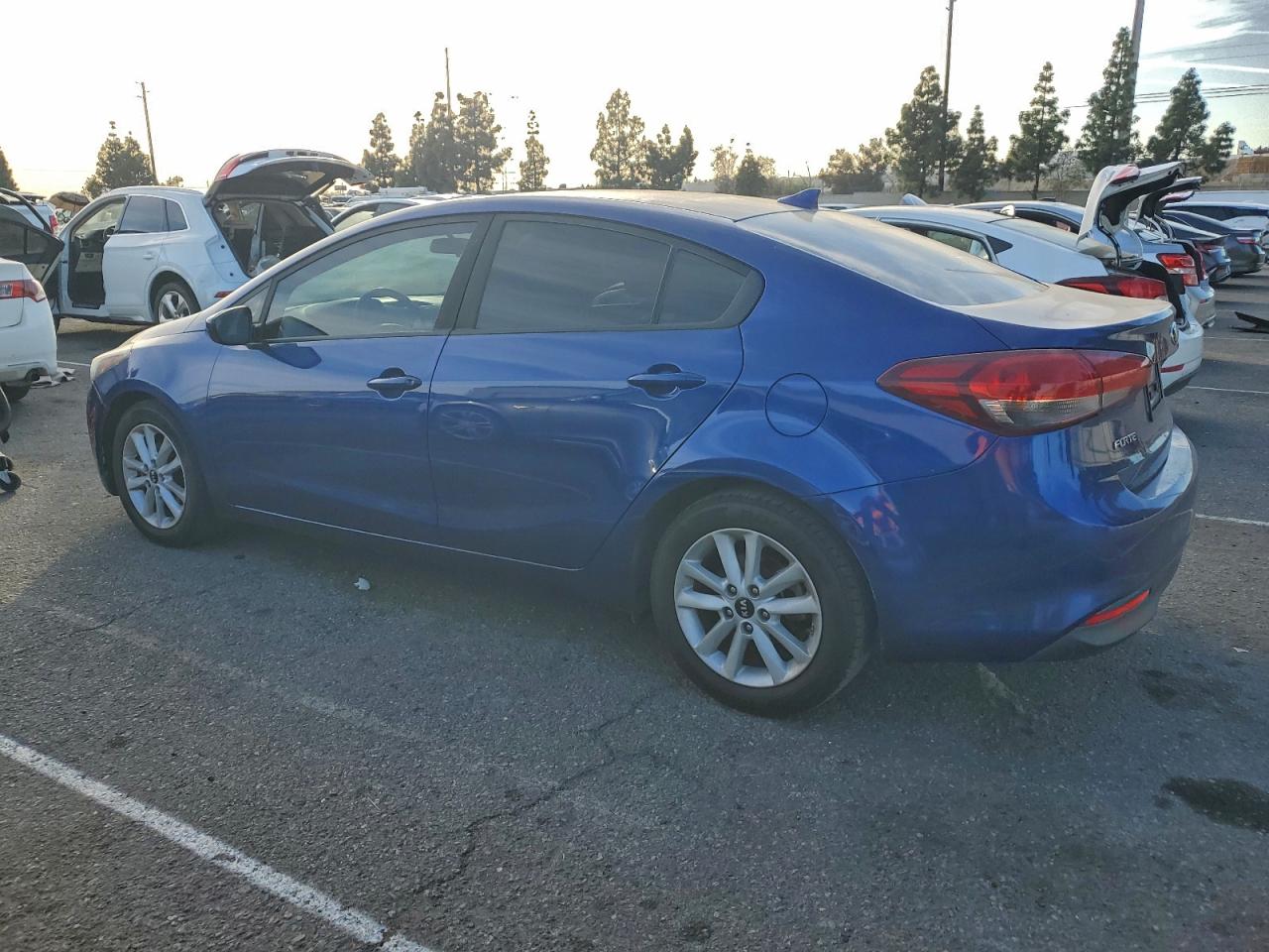 2017 KIA FORTE LX photo 2