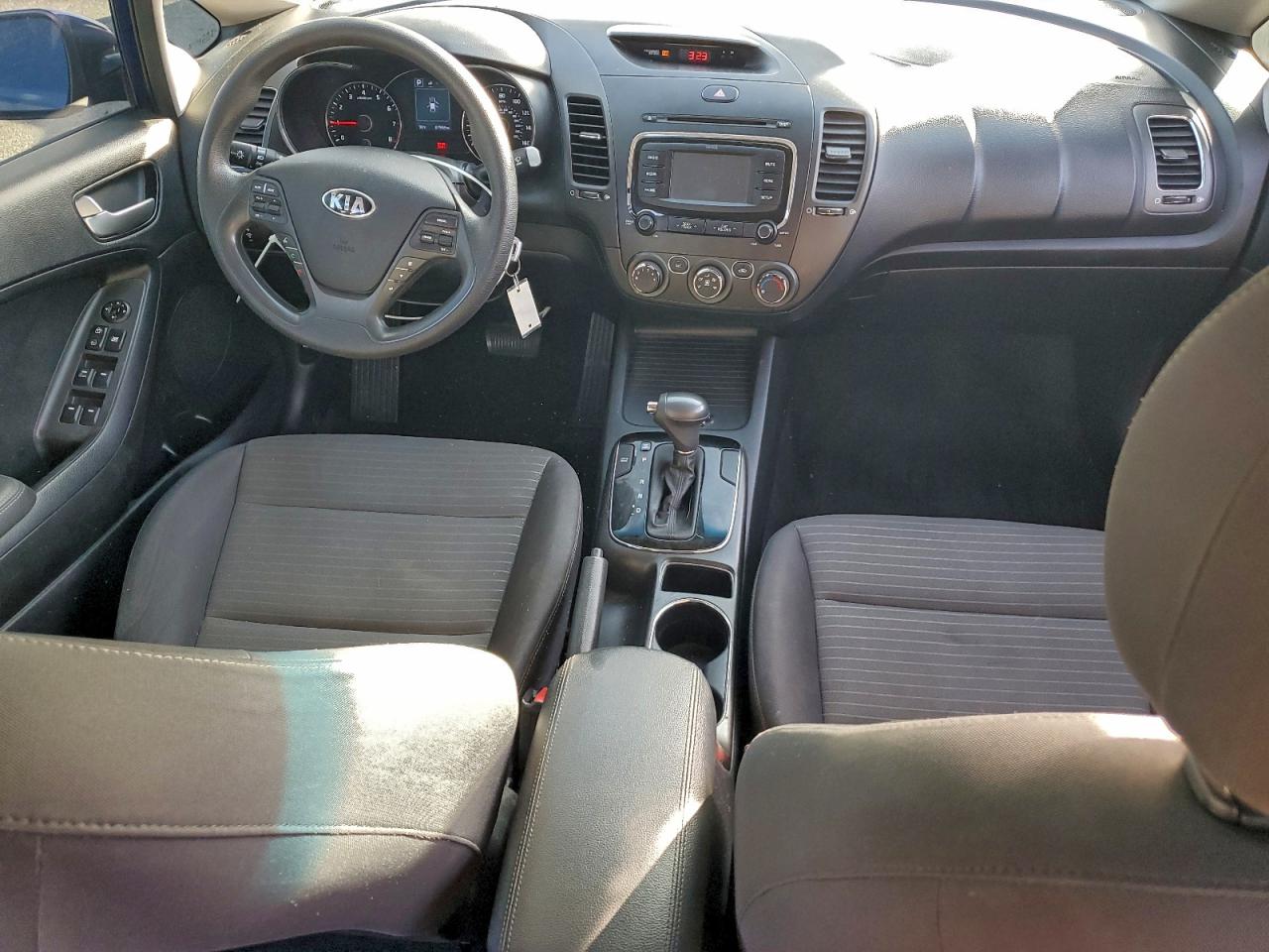 2017 KIA FORTE LX photo 8