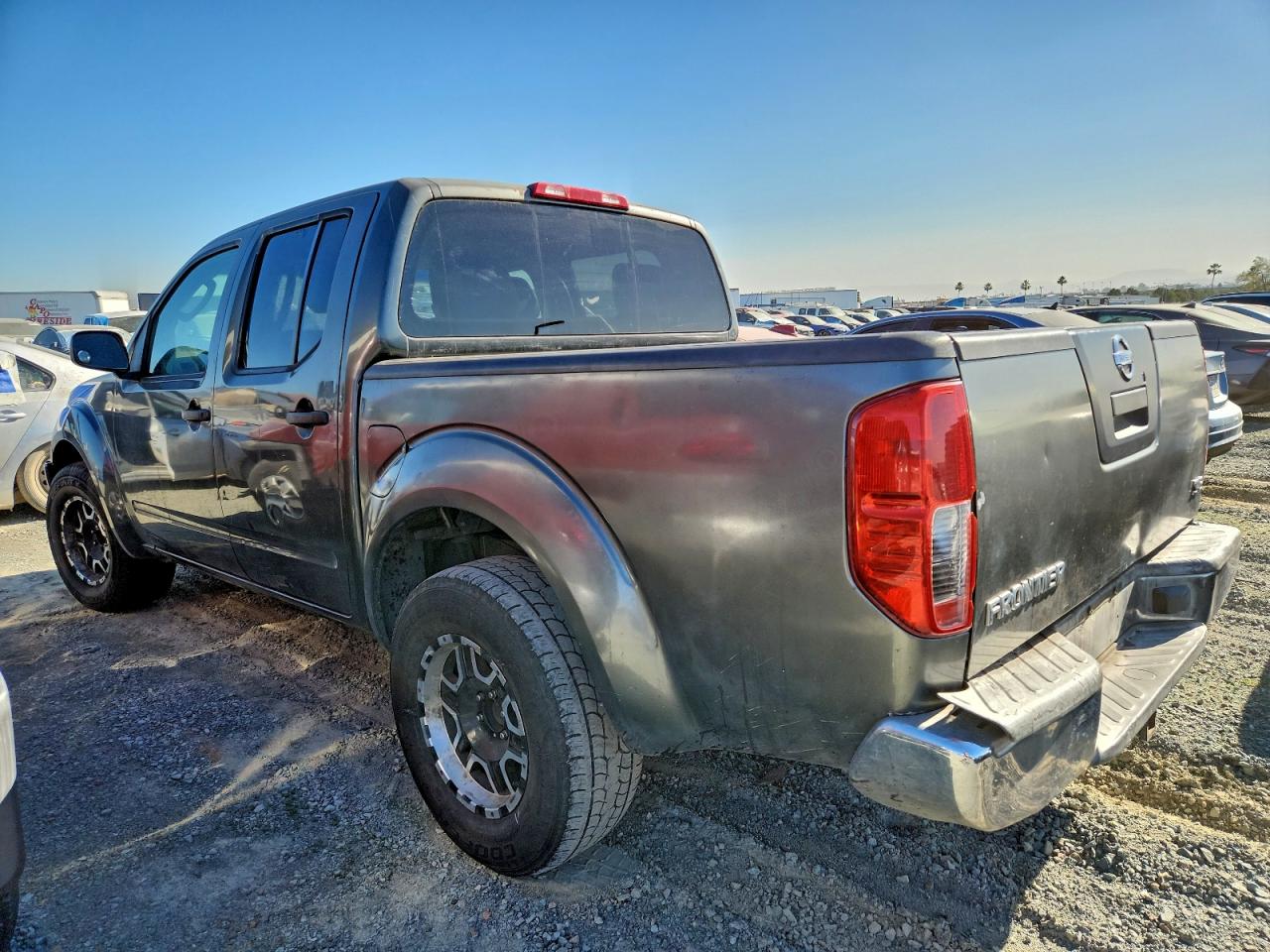 2005 NISSAN FRONTIER CREW CAB LE photo 2
