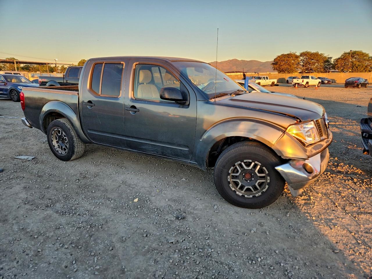 2005 NISSAN FRONTIER CREW CAB LE photo 4
