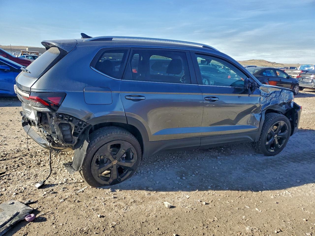 2025 VOLKSWAGEN TAOS SEL photo 3