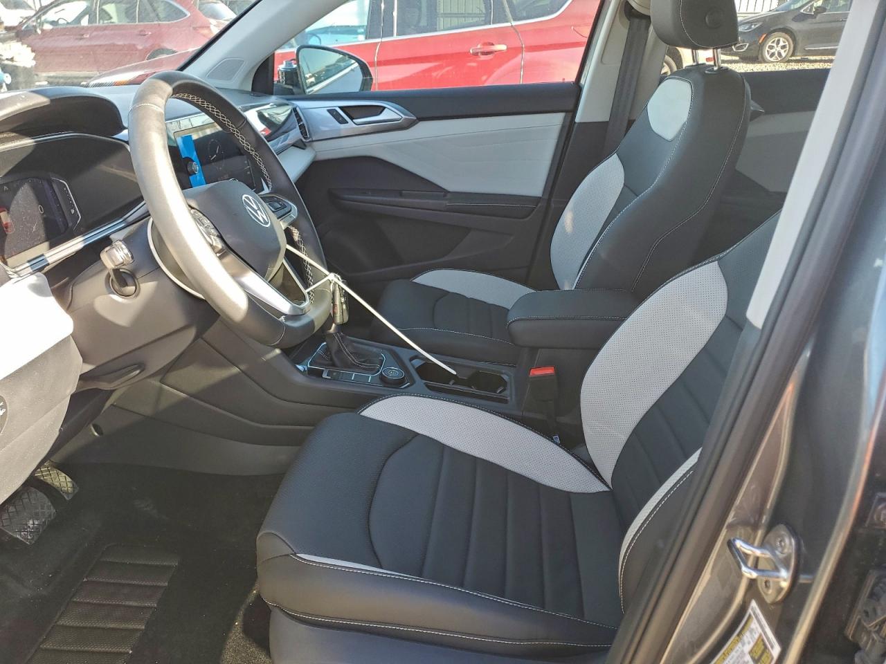 2025 VOLKSWAGEN TAOS SEL photo 7