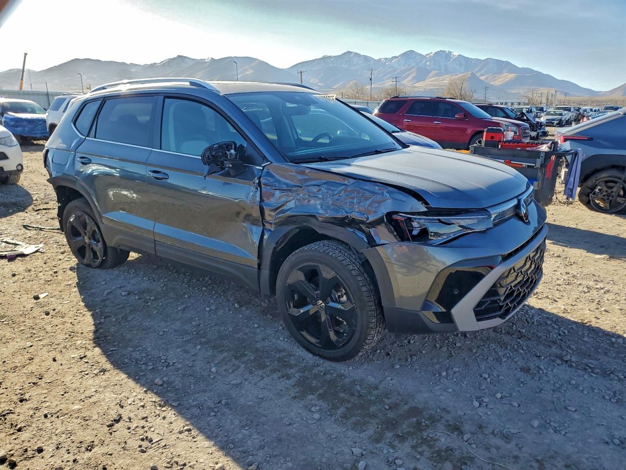 2025 VOLKSWAGEN TAOS SEL photo 4