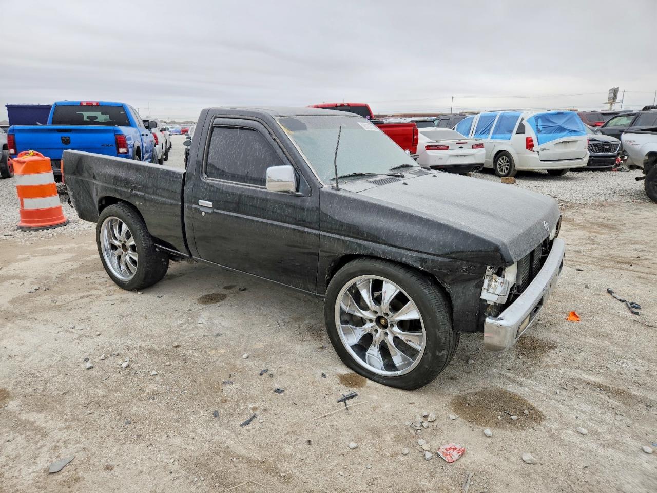 1997 NISSAN TRUCK BASE photo 4