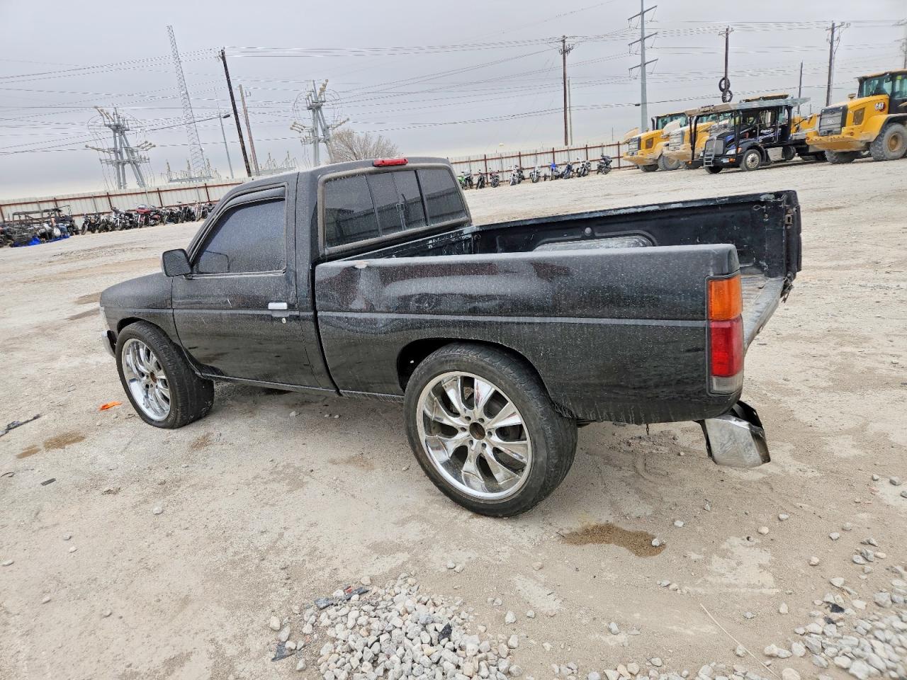1997 NISSAN TRUCK BASE photo 2