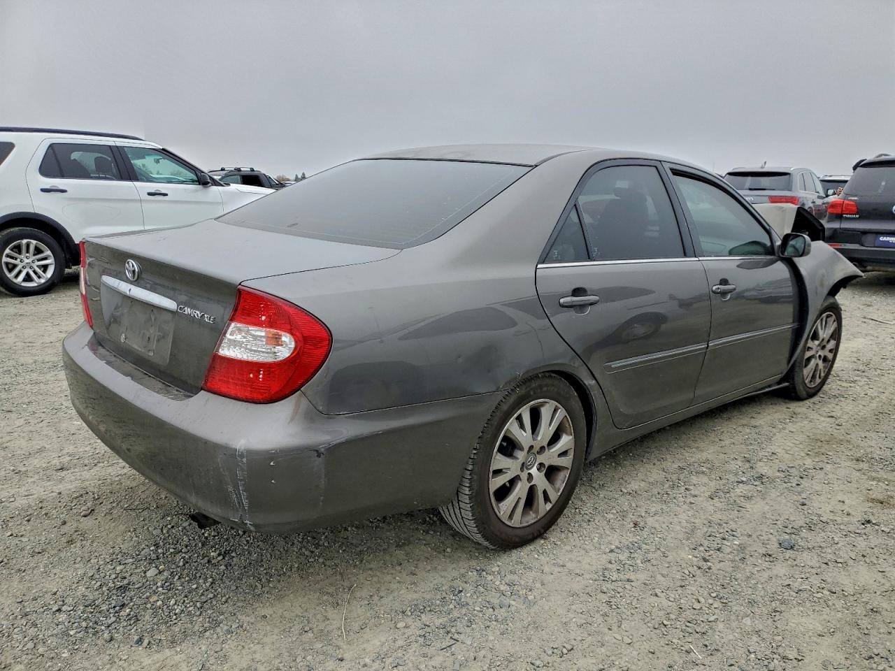 2004 TOYOTA CAMRY LE photo 3