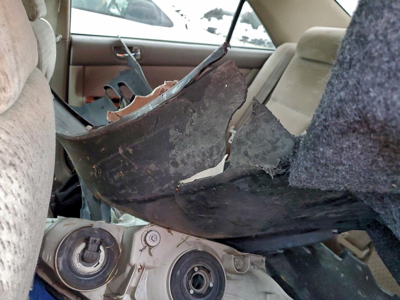 2004 TOYOTA CAMRY LE photo 10