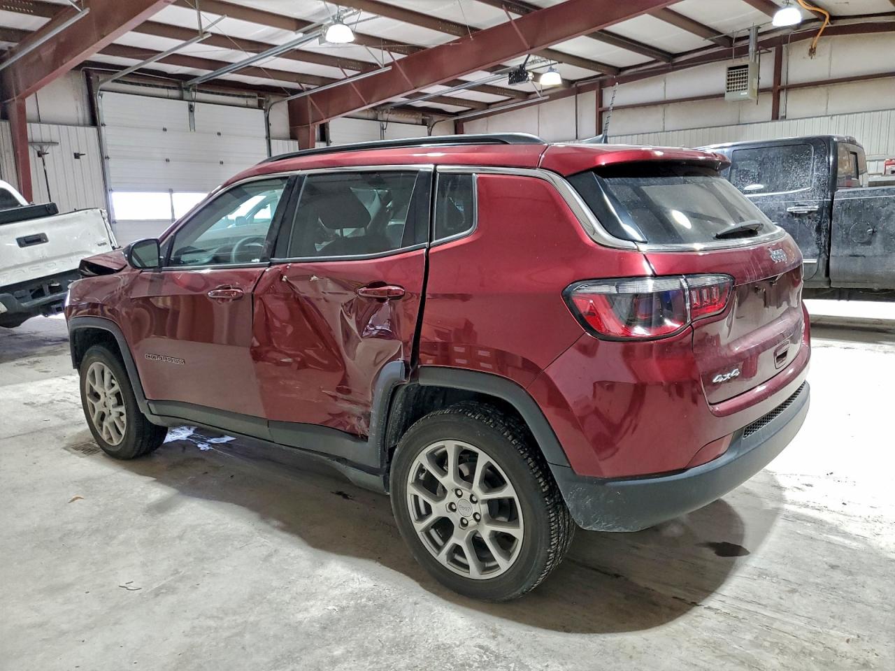 2022 JEEP COMPASS LATITUDE LUX photo 2