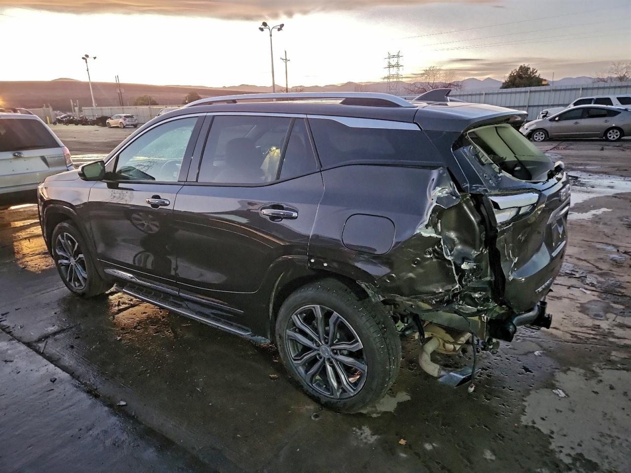 2019 GMC TERRAIN DENALI photo 2