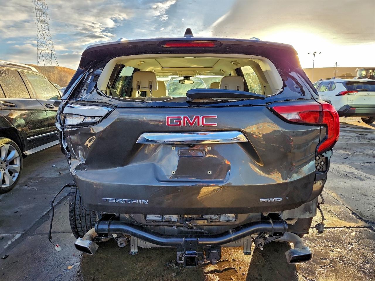 2019 GMC TERRAIN DENALI photo 6