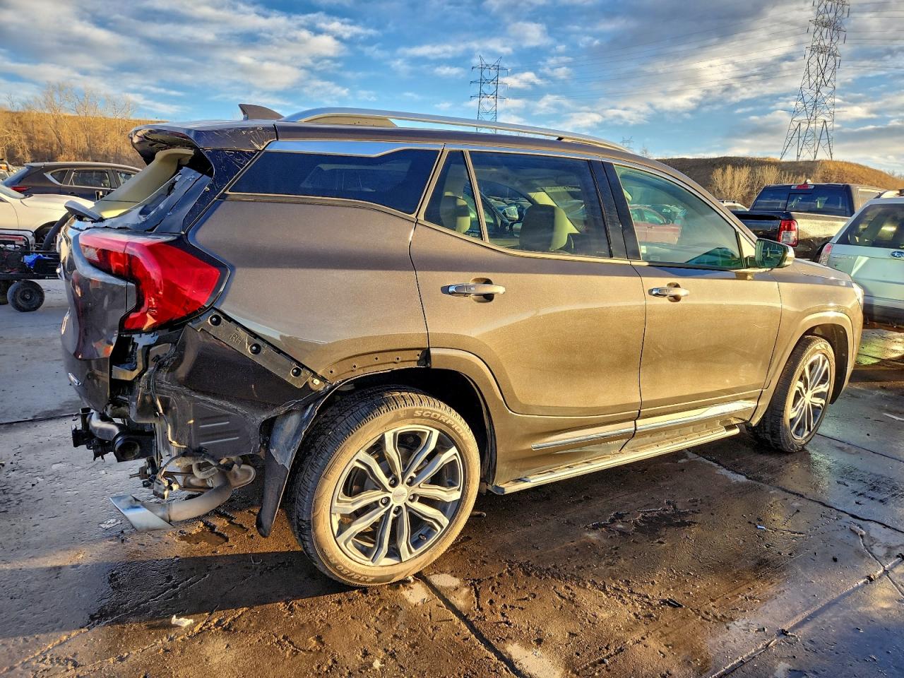 2019 GMC TERRAIN DENALI photo 3