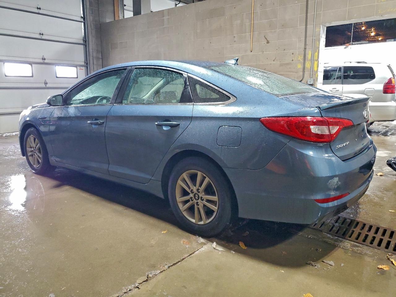 2015 HYUNDAI SONATA SE photo 2