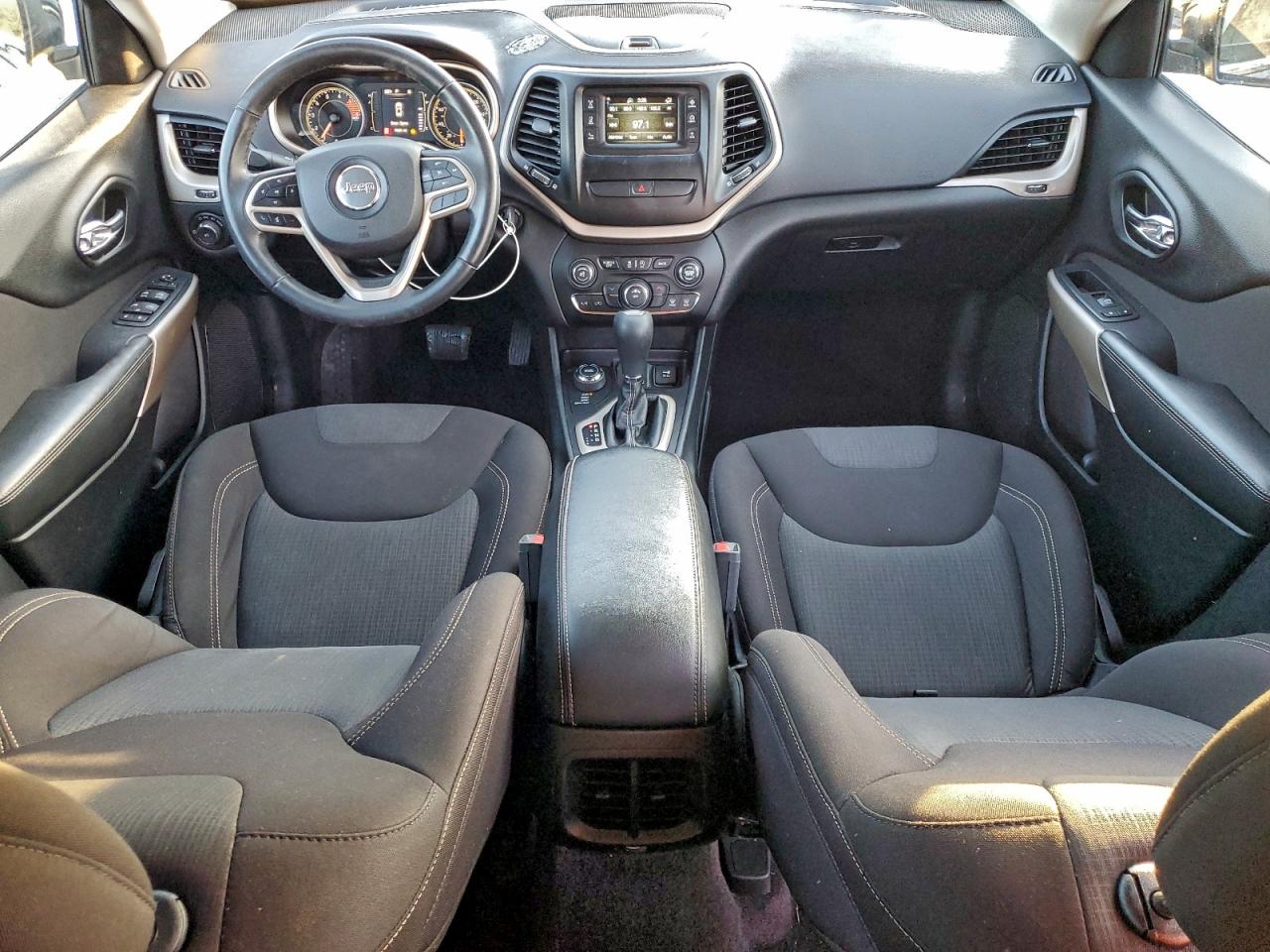 2017 JEEP CHEROKEE LATITUDE photo 8