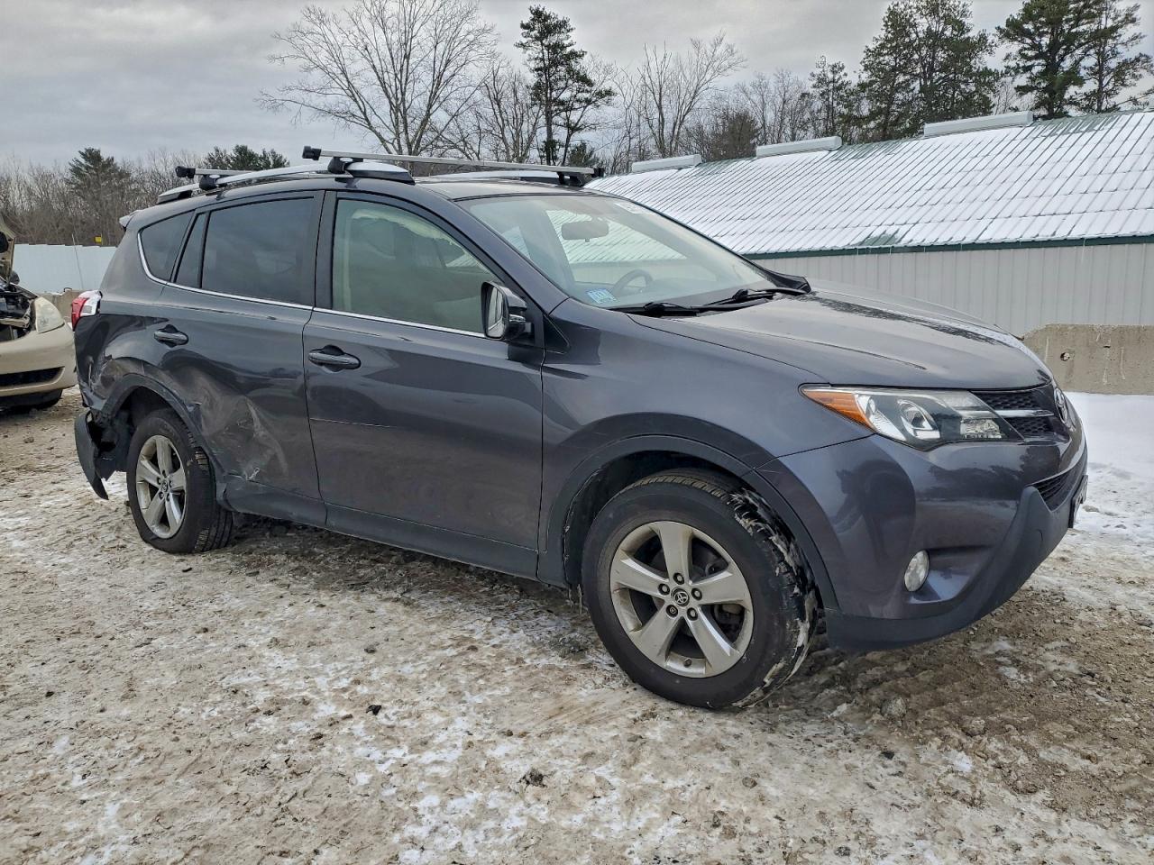 2015 TOYOTA RAV4 XLE photo 4