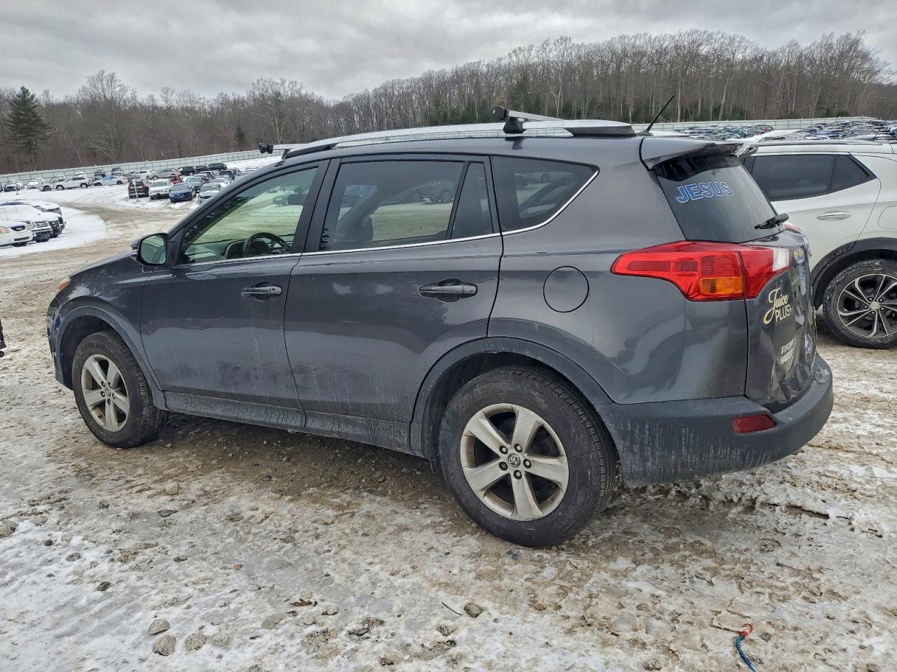 2015 TOYOTA RAV4 XLE photo 2