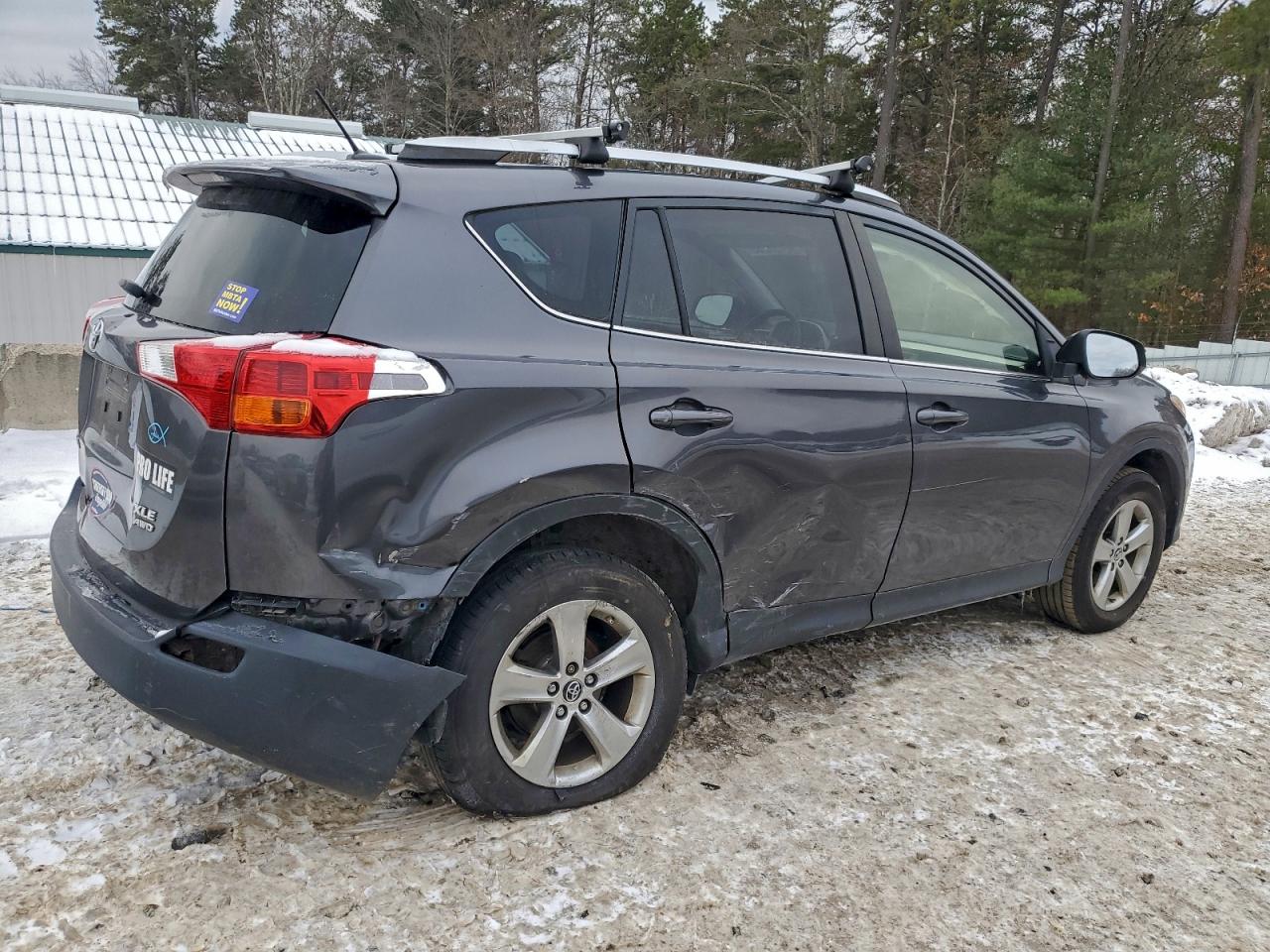 2015 TOYOTA RAV4 XLE photo 3
