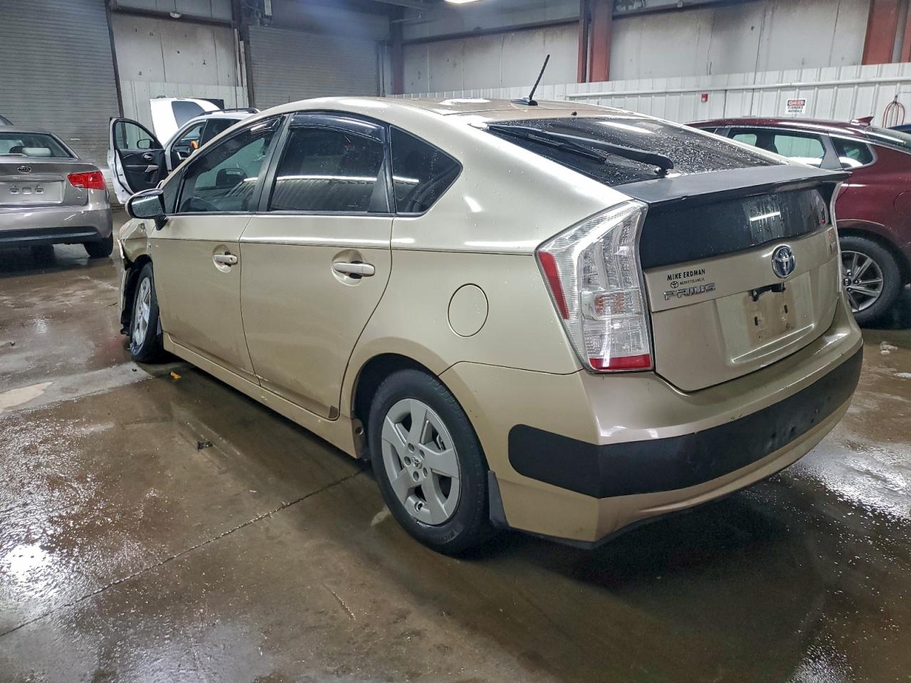 2011 TOYOTA PRIUS photo 2