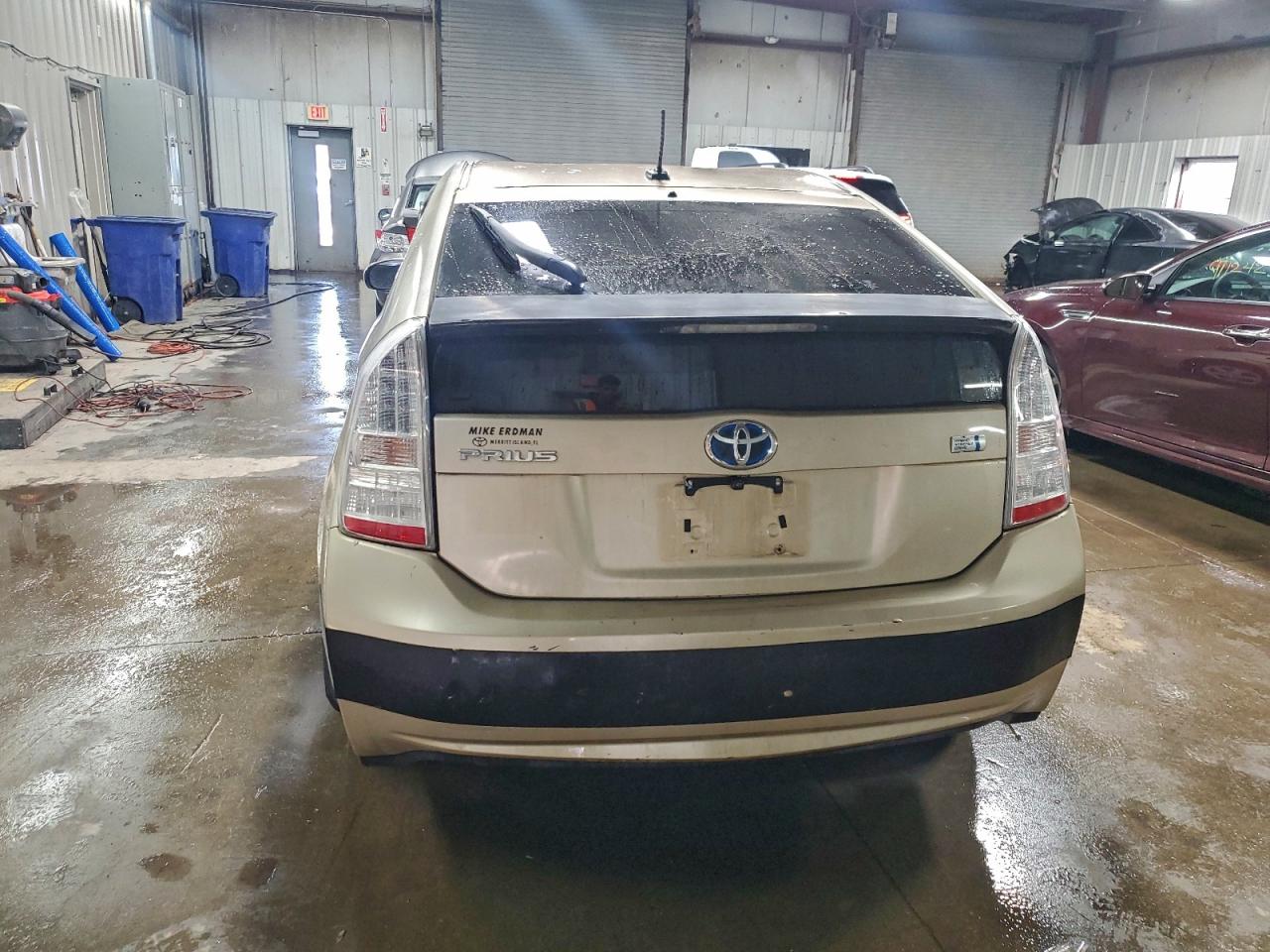 2011 TOYOTA PRIUS photo 6