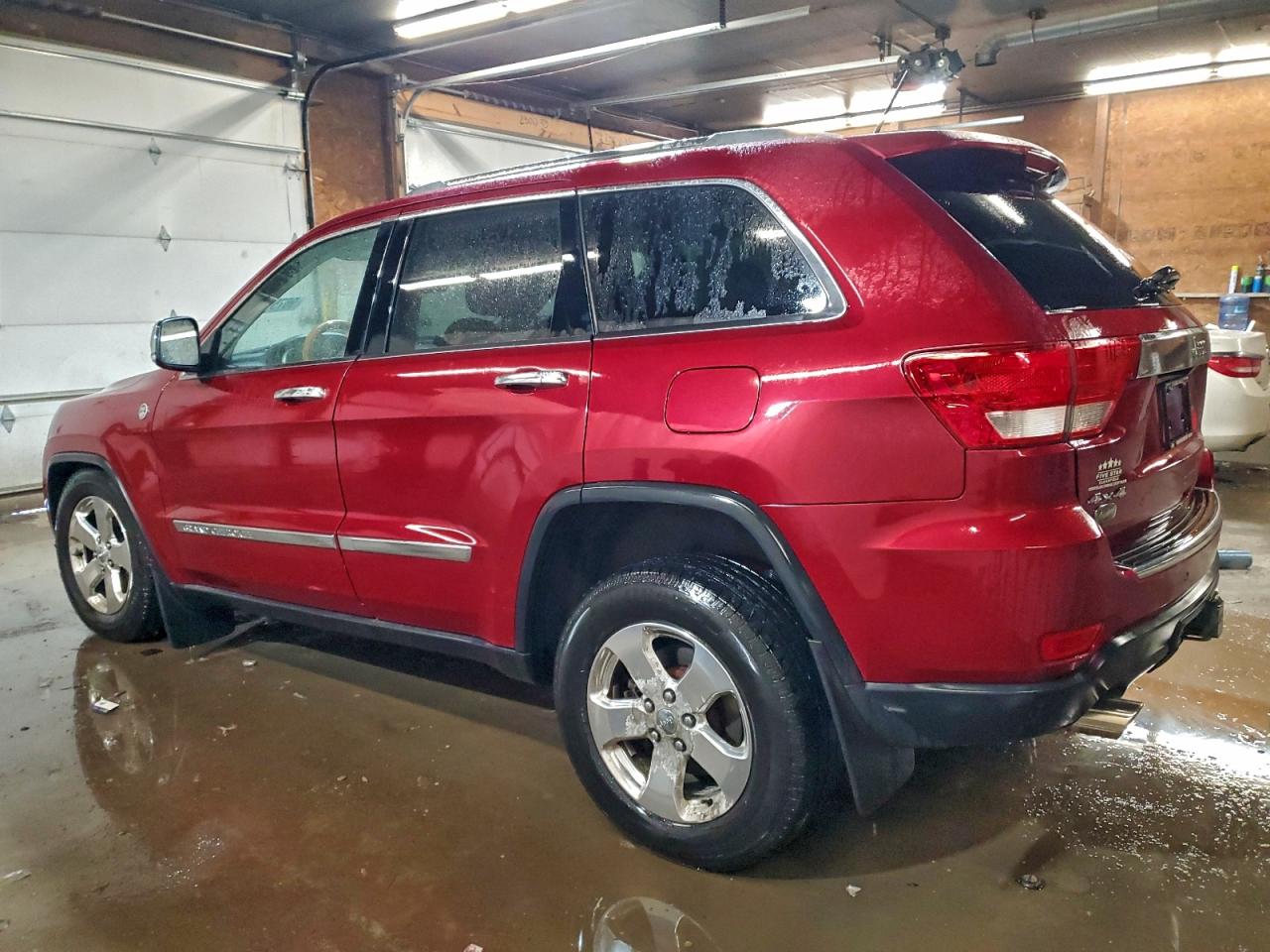 2012 JEEP GRAND CHEROKEE OVERLAND photo 2