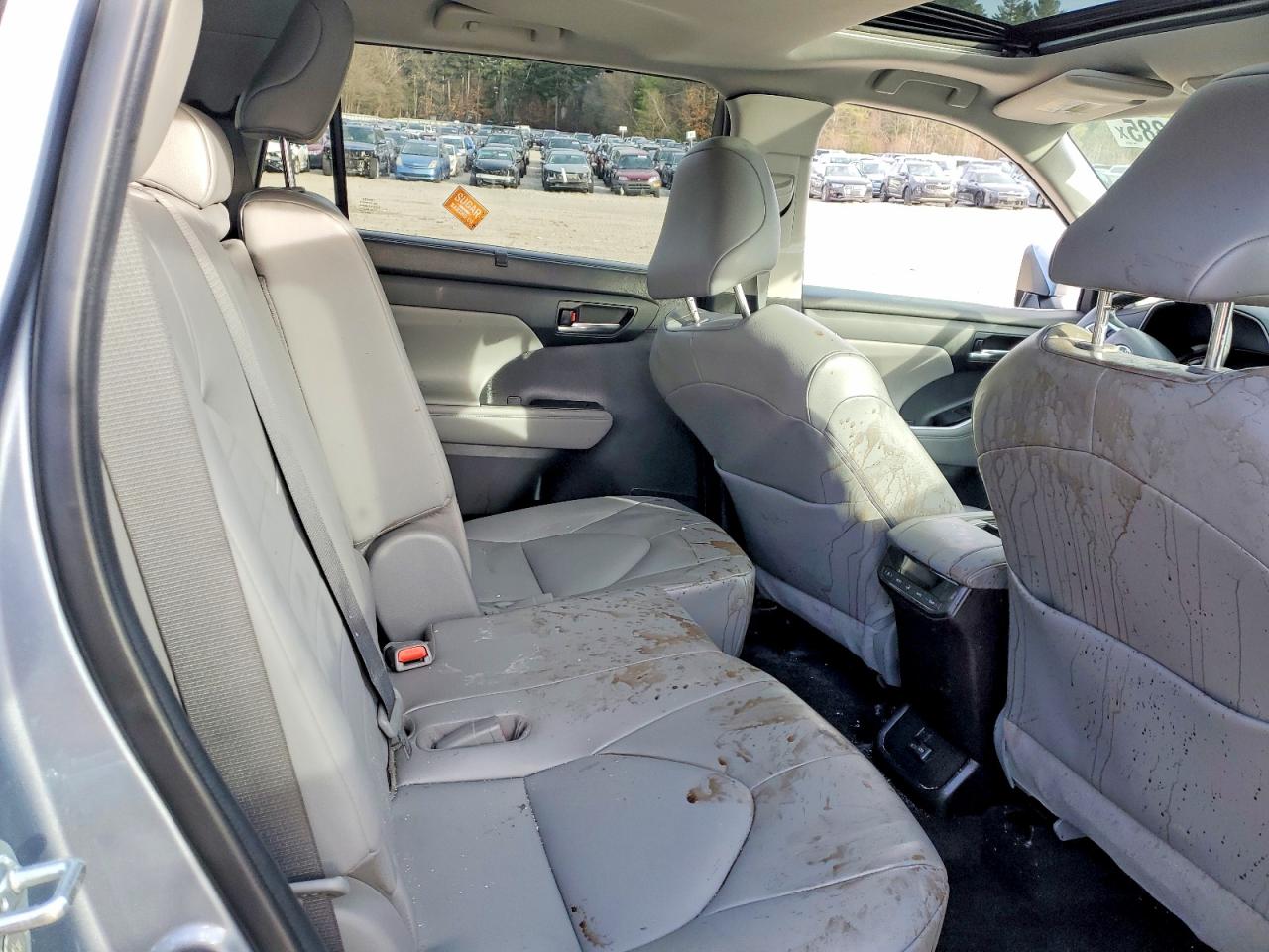 2022 TOYOTA HIGHLANDER XLE photo 11