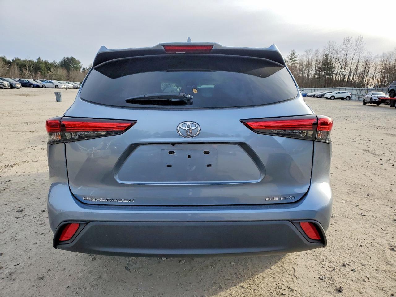 2022 TOYOTA HIGHLANDER XLE photo 6