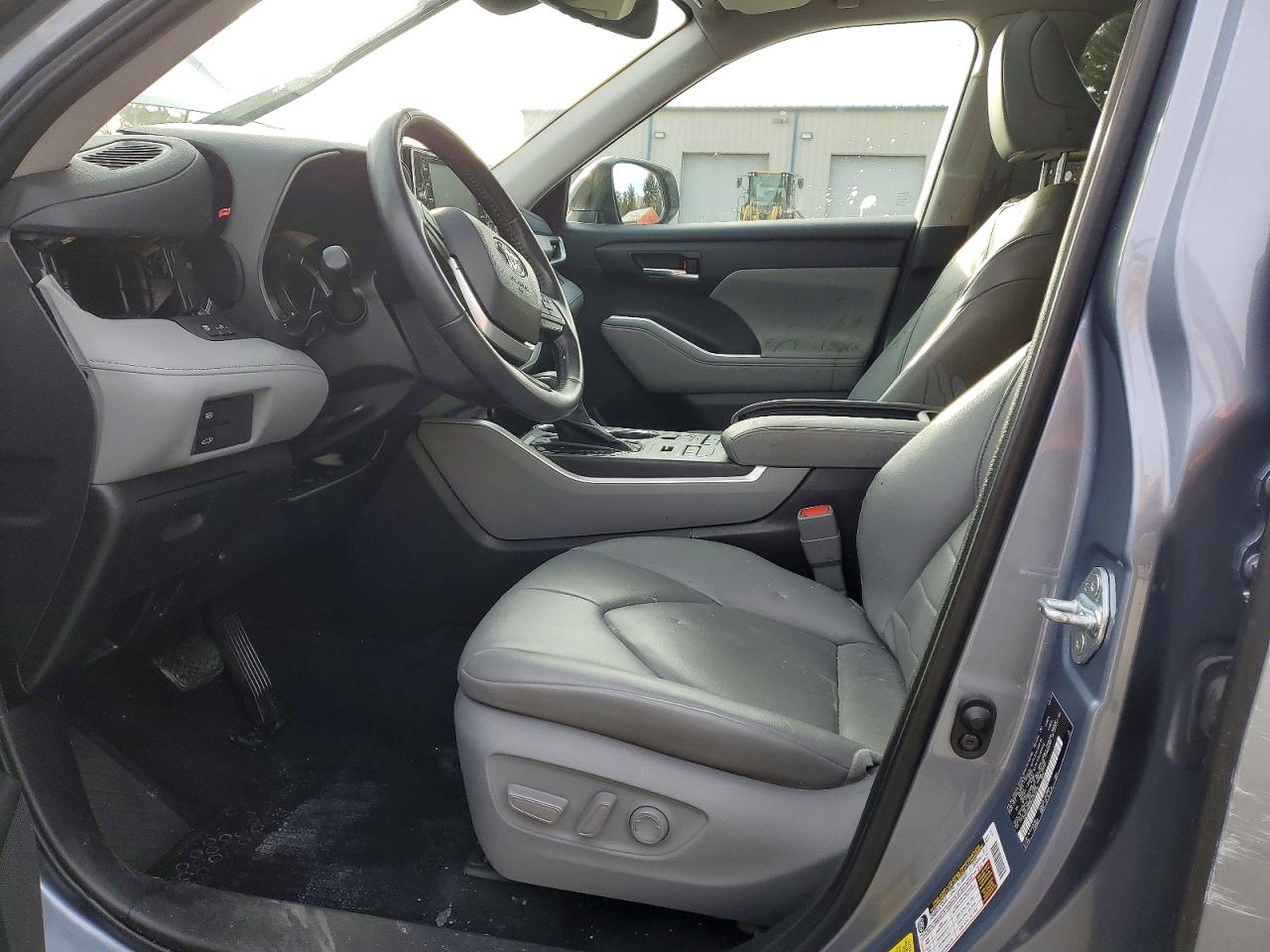 2022 TOYOTA HIGHLANDER XLE photo 7
