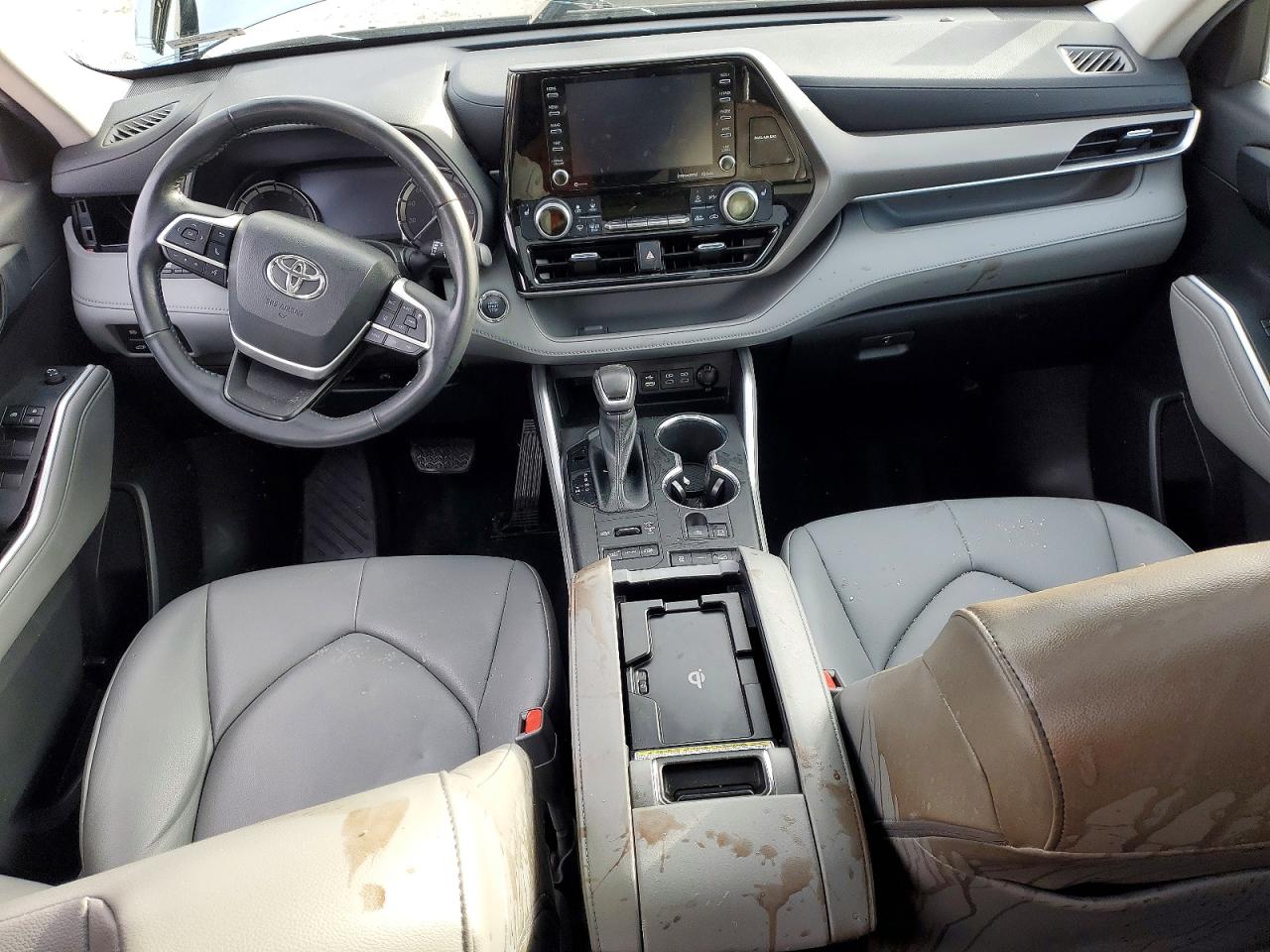 2022 TOYOTA HIGHLANDER XLE photo 8