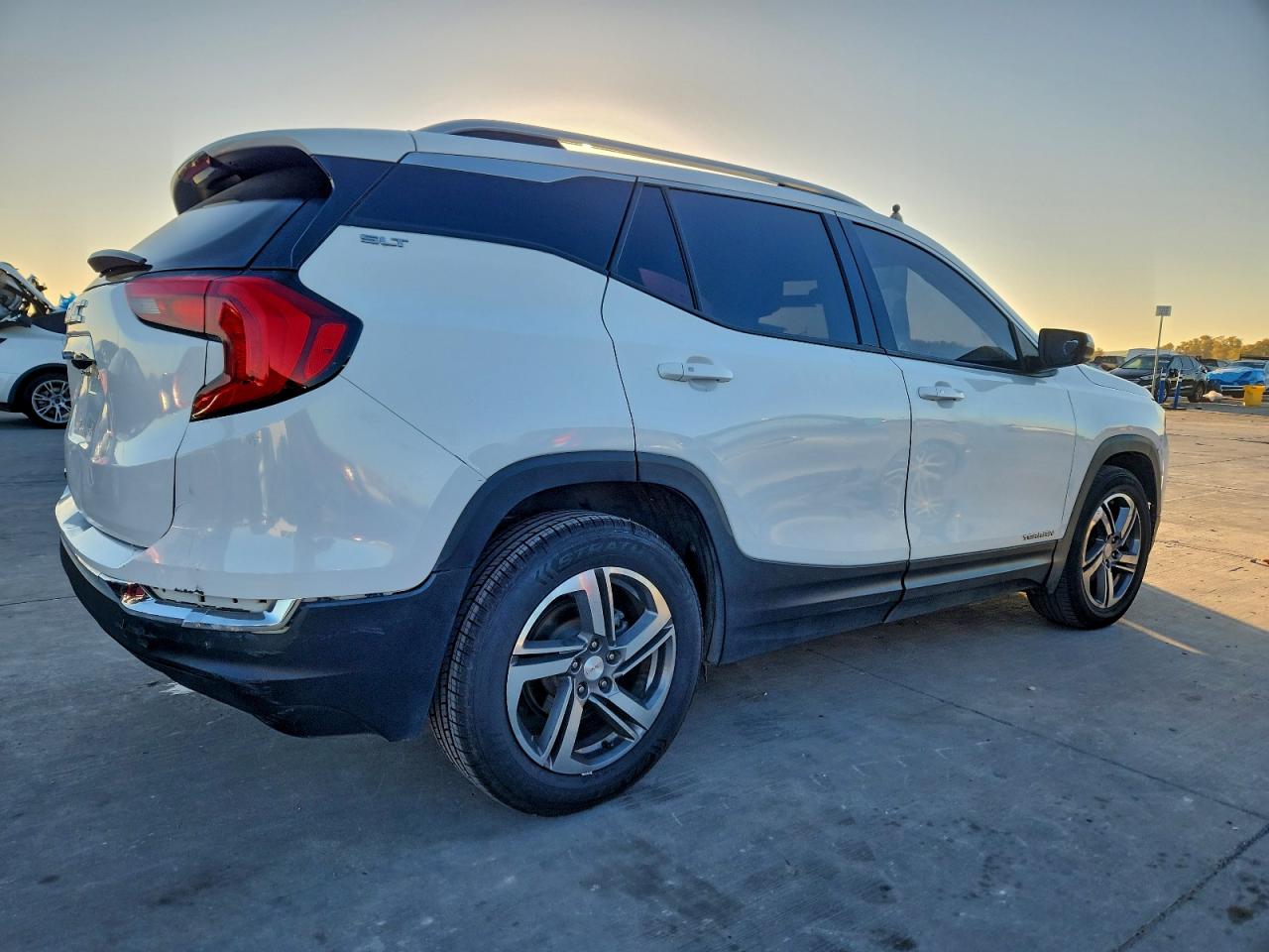 2020 GMC TERRAIN SLT photo 3