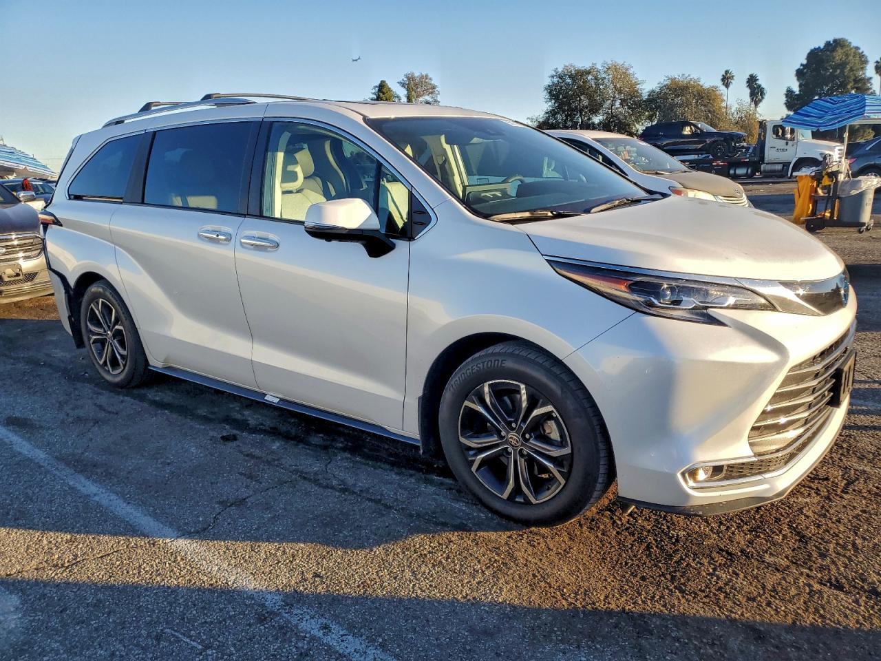 2025 TOYOTA SIENNA LIMITED photo 4