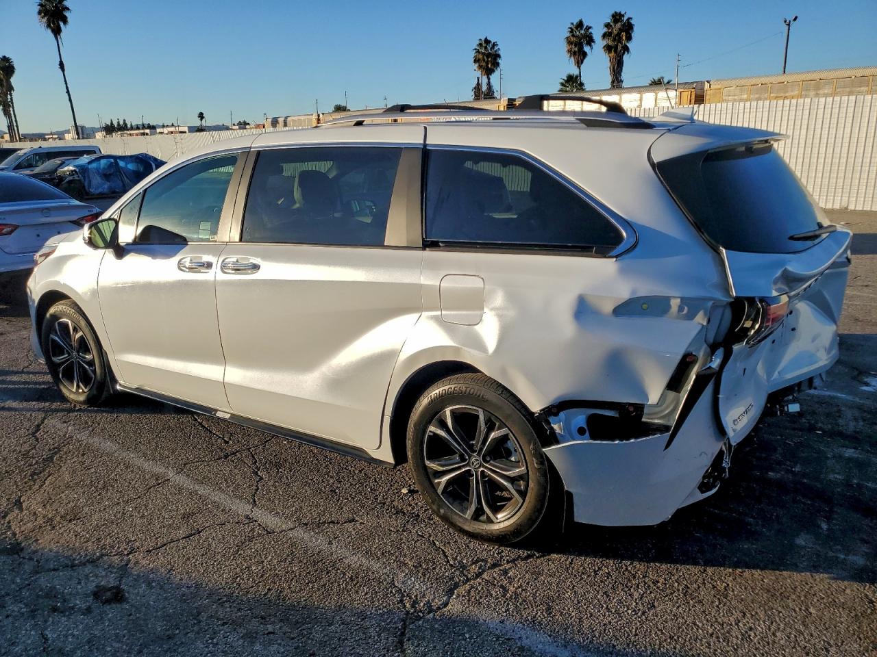 2025 TOYOTA SIENNA LIMITED photo 2