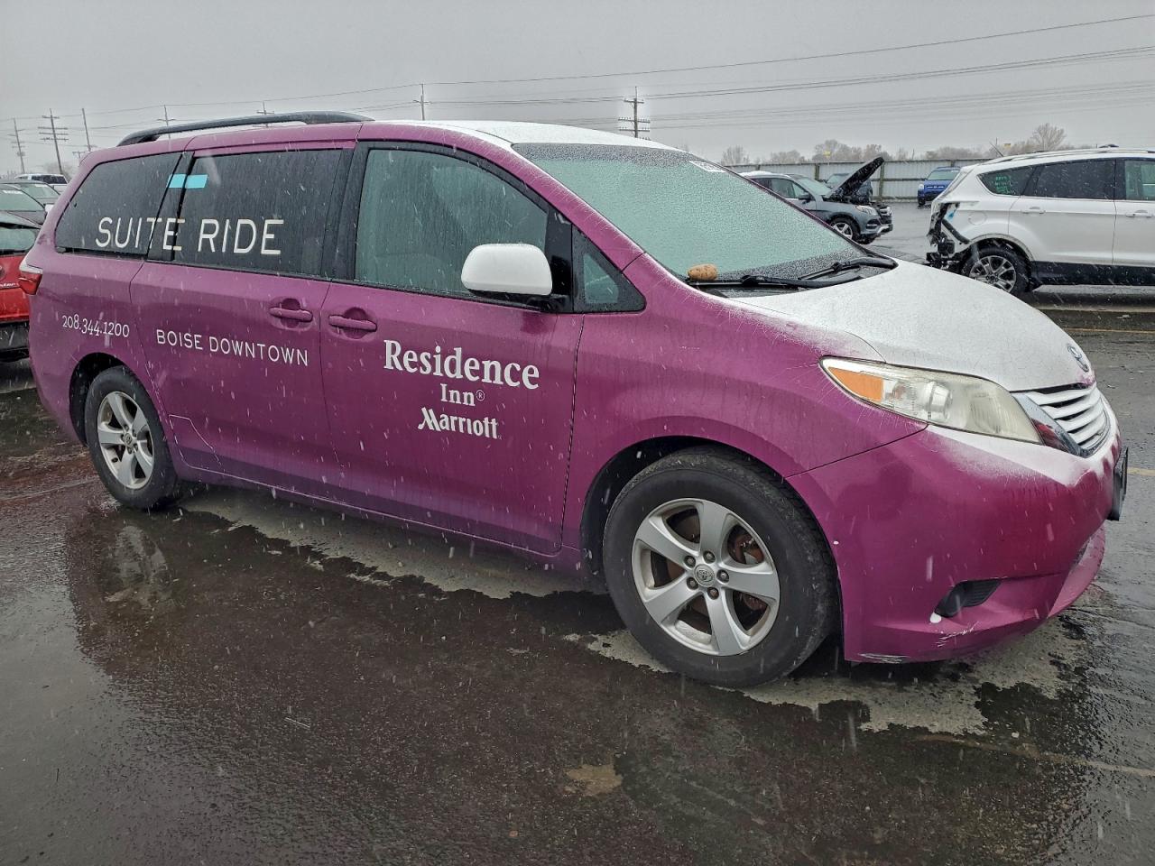 2015 TOYOTA SIENNA LE photo 4