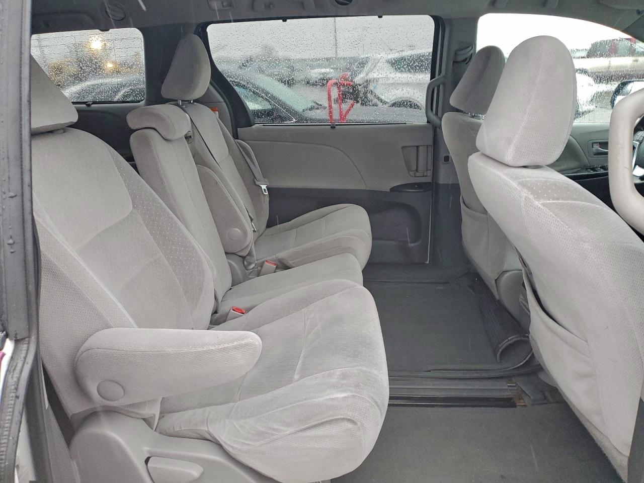2015 TOYOTA SIENNA LE photo 11