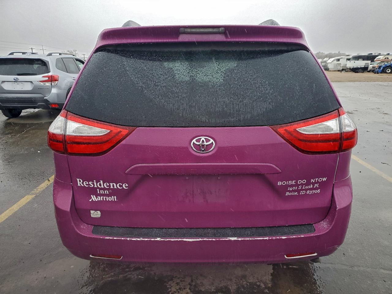 2015 TOYOTA SIENNA LE photo 6
