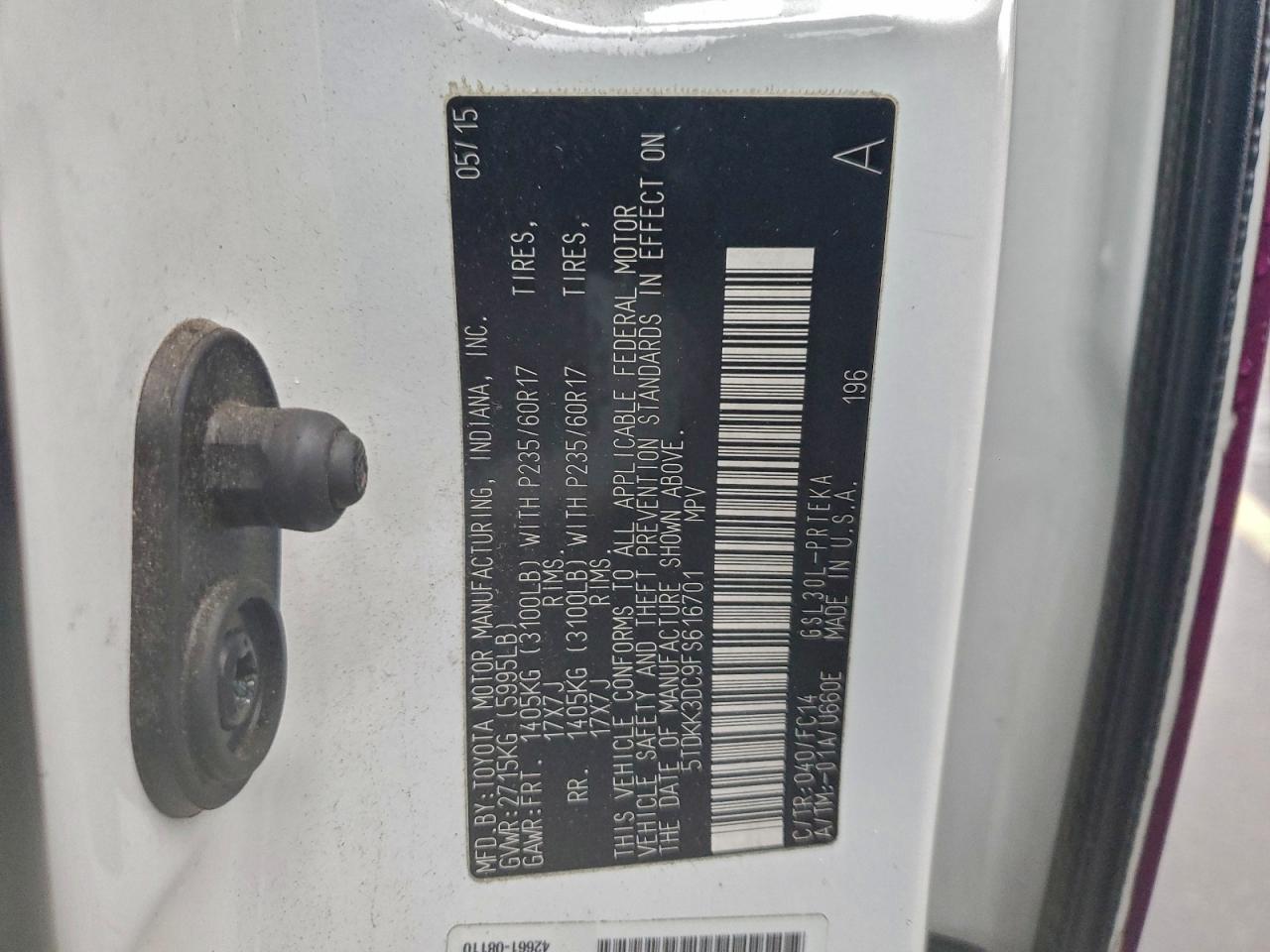 2015 TOYOTA SIENNA LE photo 13