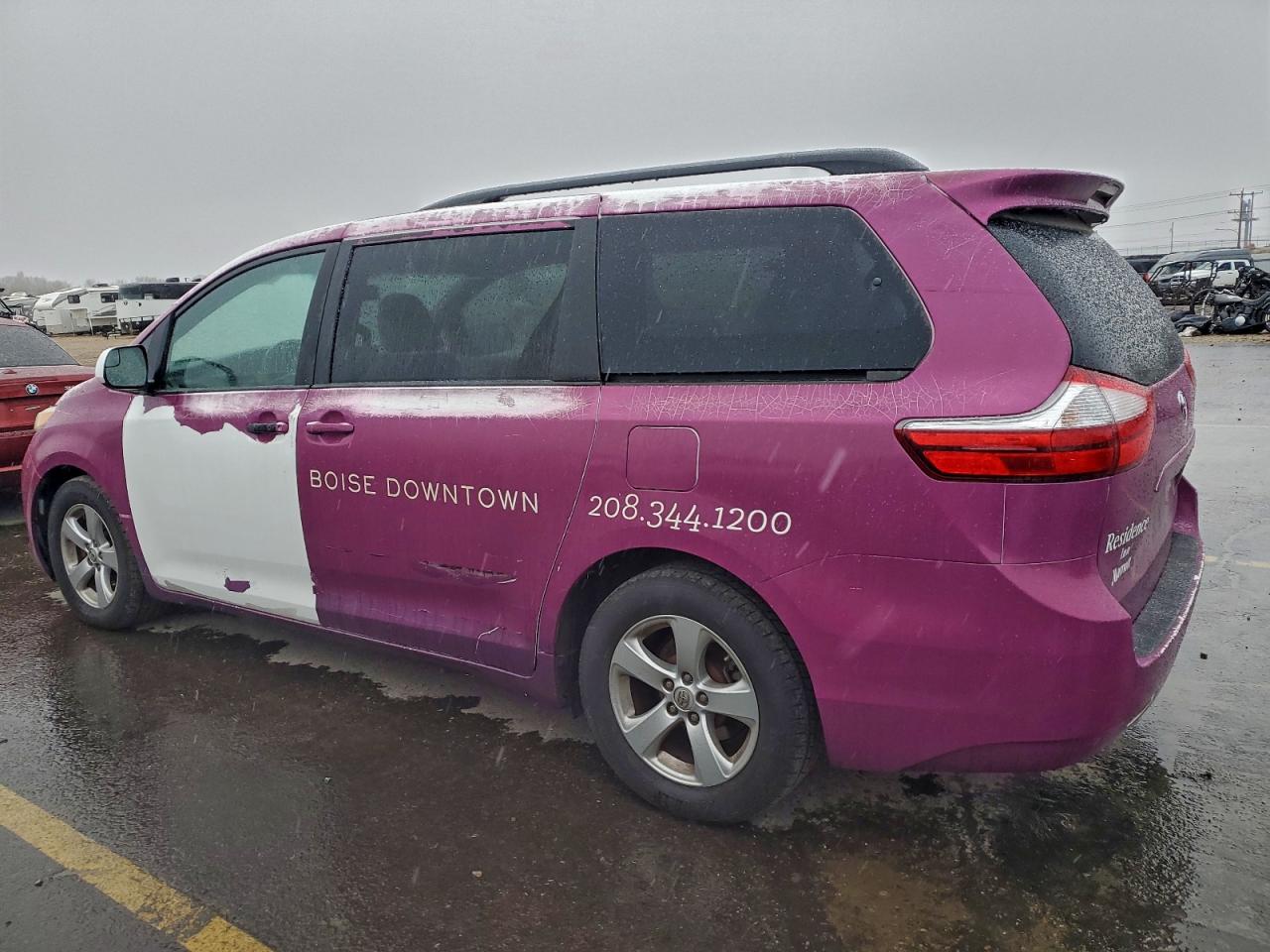 2015 TOYOTA SIENNA LE photo 2