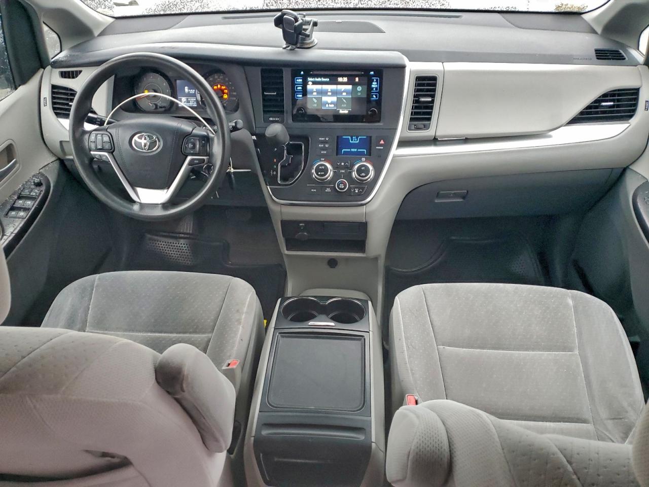 2015 TOYOTA SIENNA LE photo 8