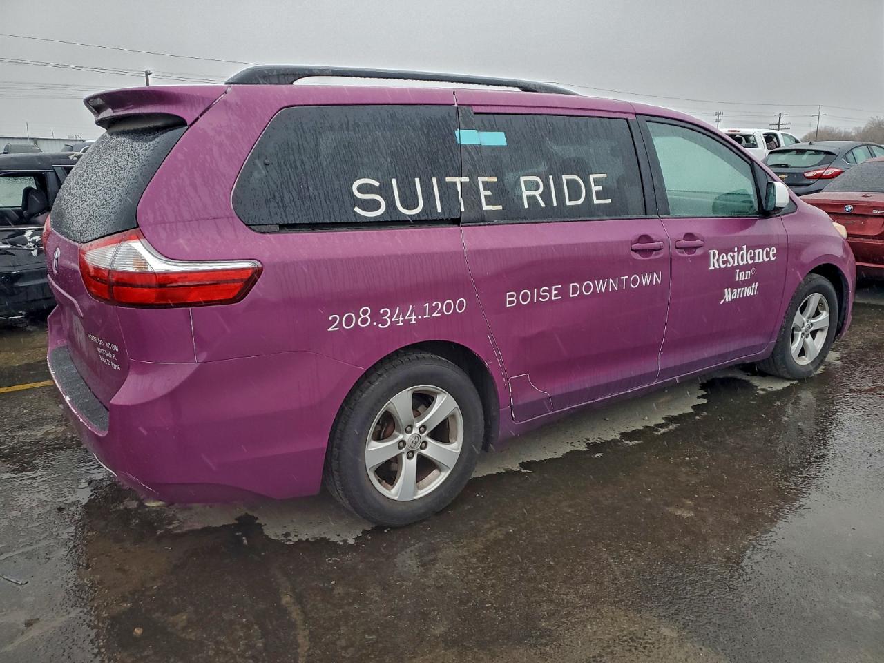 2015 TOYOTA SIENNA LE photo 3