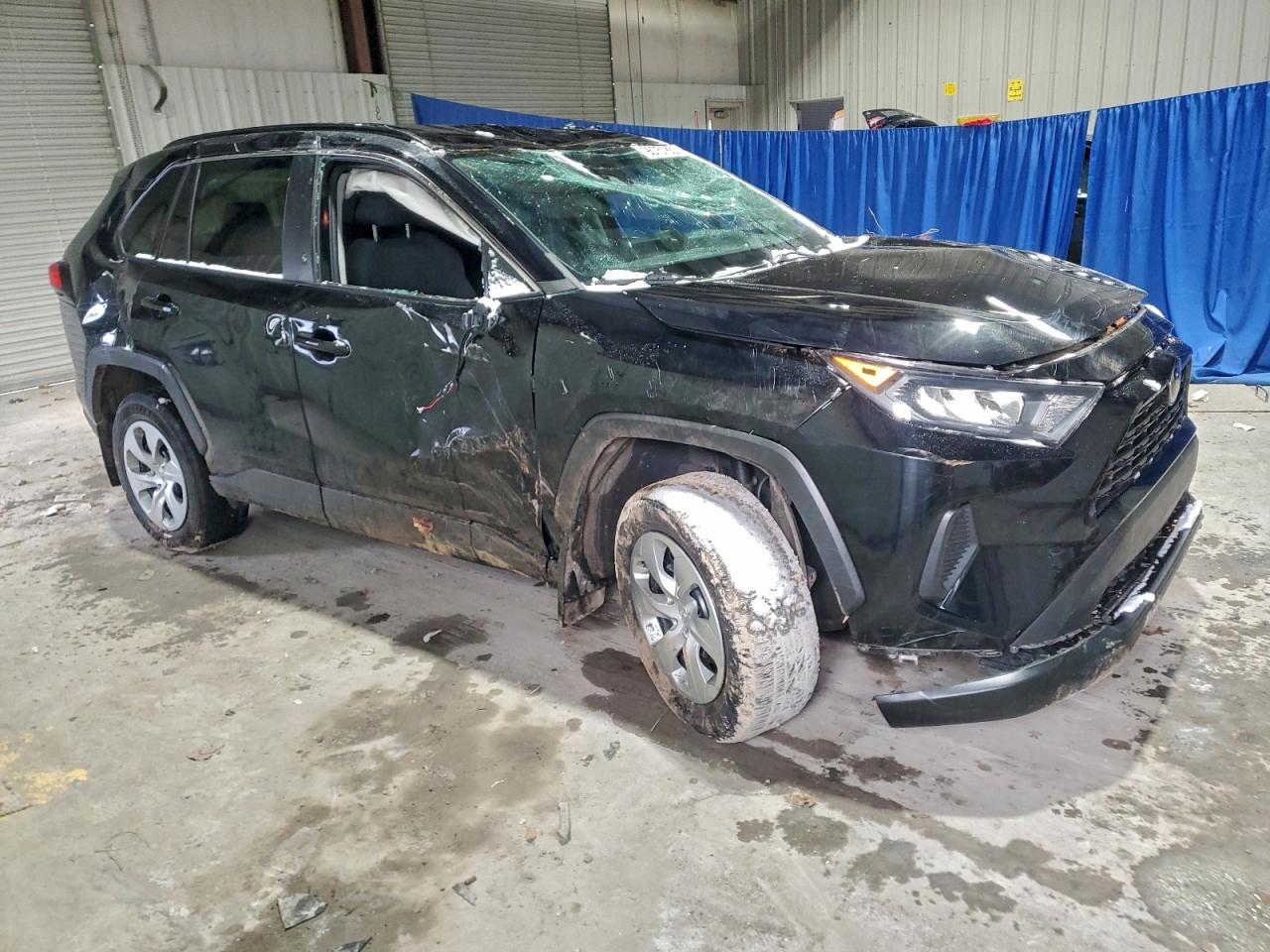 2021 TOYOTA RAV4 LE photo 4
