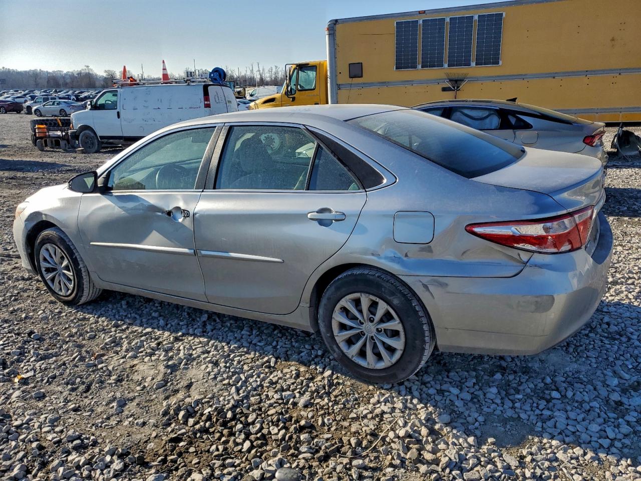 2017 TOYOTA CAMRY LE photo 2