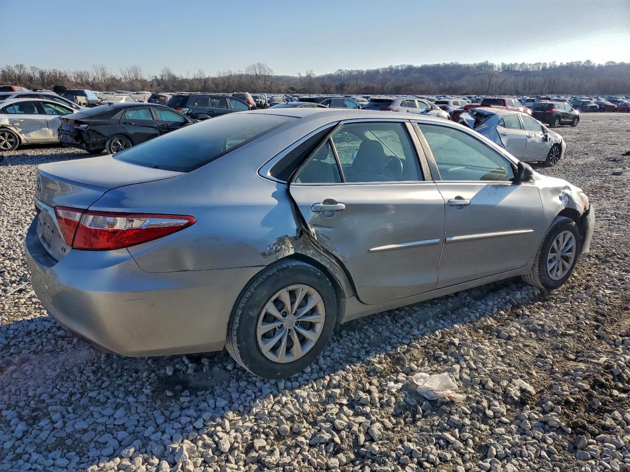2017 TOYOTA CAMRY LE photo 3