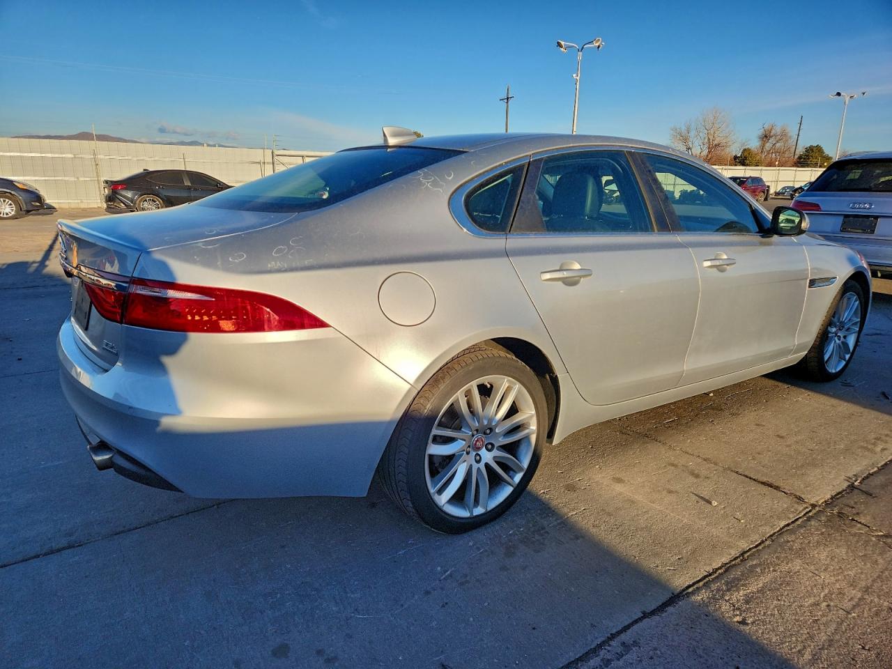 2016 JAGUAR XF PRESTIGE photo 3